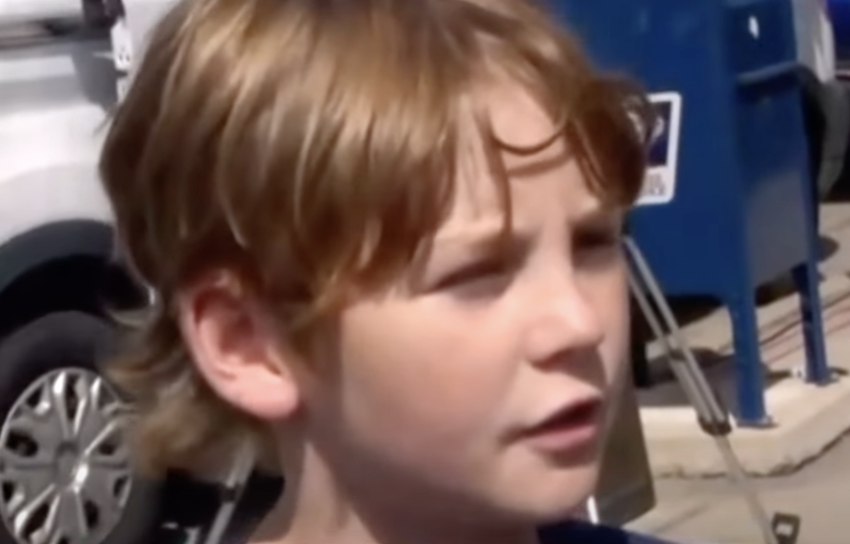 Ein Schüler gibt eine Stellungnahme zu den Schießereien an Schulen in Minnesota ab | Quelle: https://www.youtube.com/@CBSEveningNews