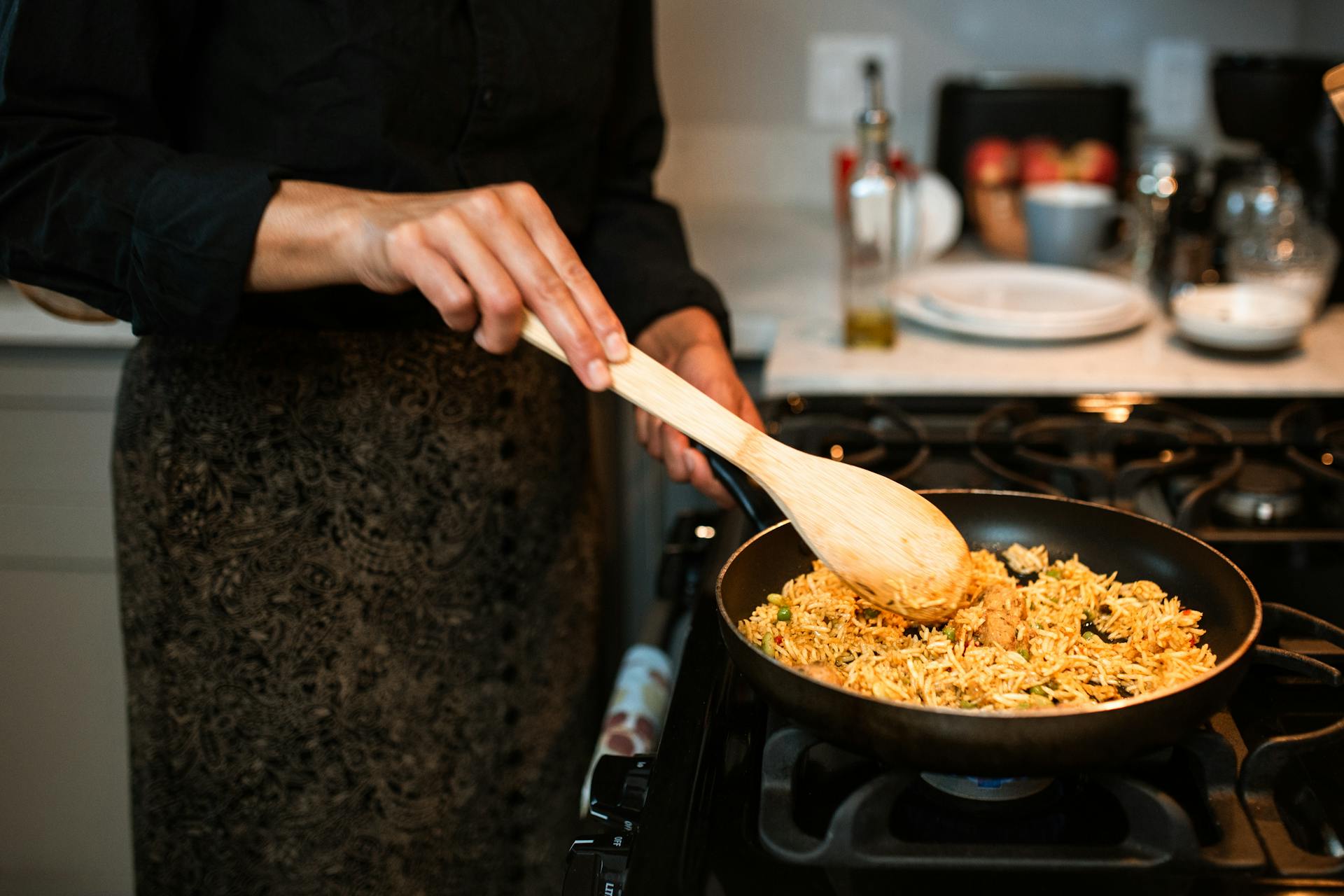Eine Frau, die Essen kocht | Quelle: Pexels