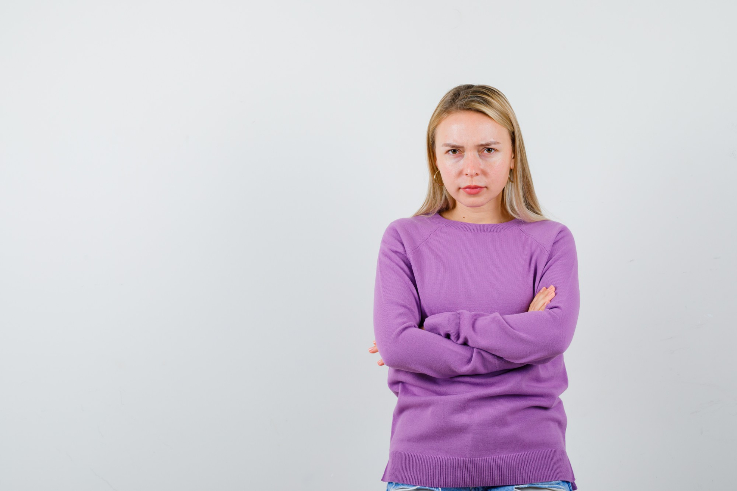 Eine frustrierte Frau | Quelle: Freepik