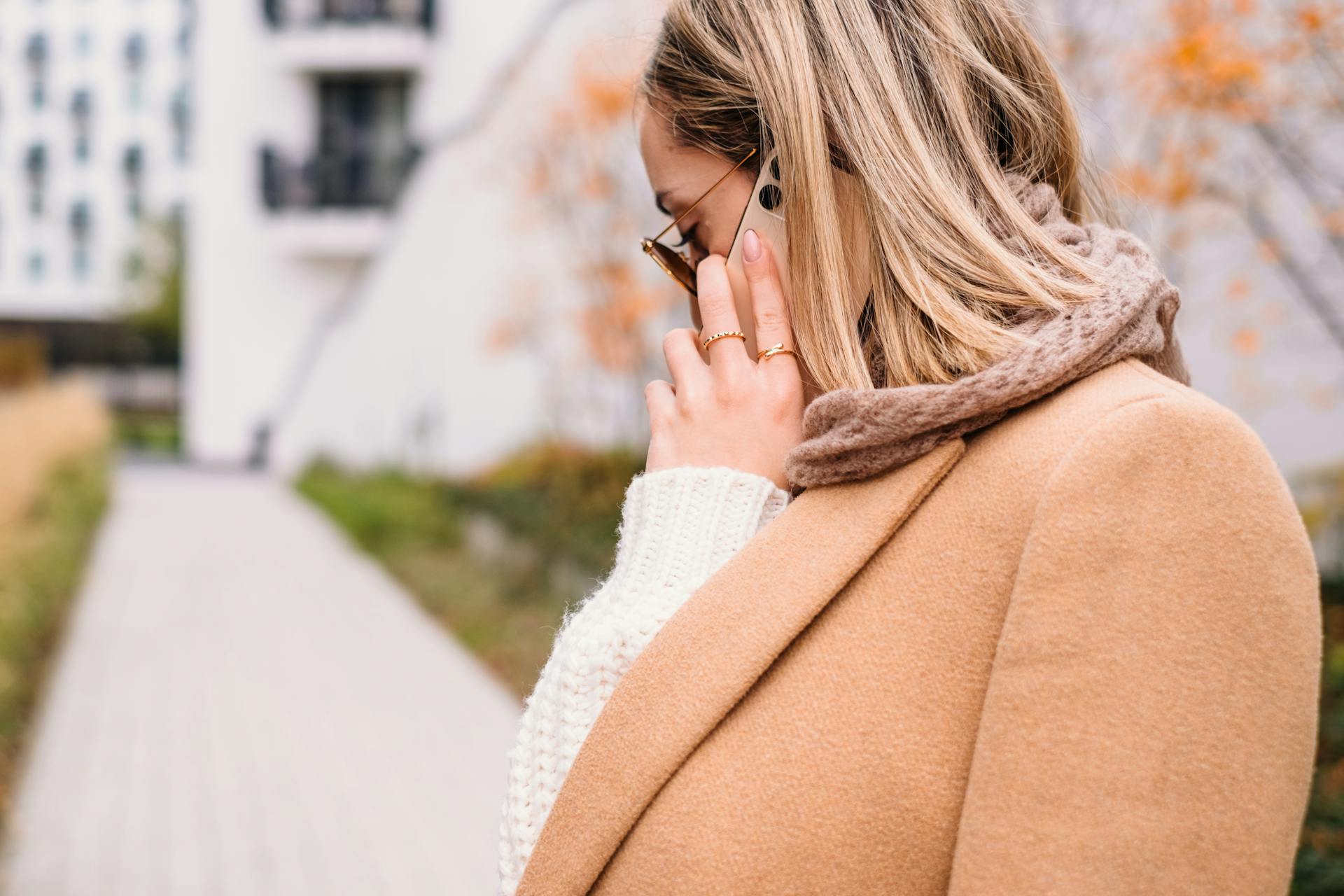Eine Frau, die telefoniert | Quelle: Pexels