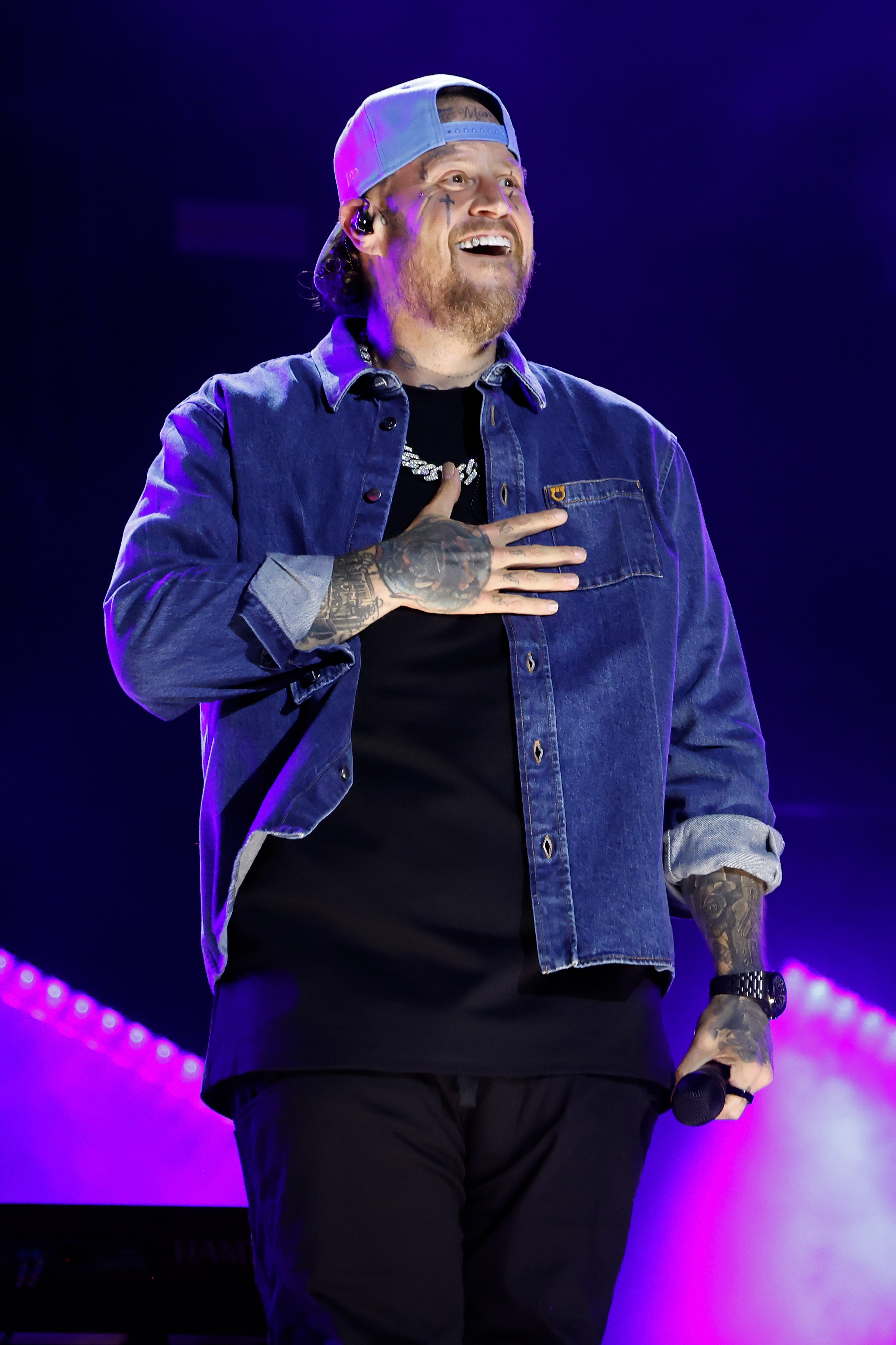 Außerdem leben sie getrennt. Bei dieser Veranstaltung trat Jelly Roll am 4. Juni 2026 im Rahmen des CMA Fests im Nissan Stadium in Nashville, Tennessee, auf. | Quelle: Getty Images