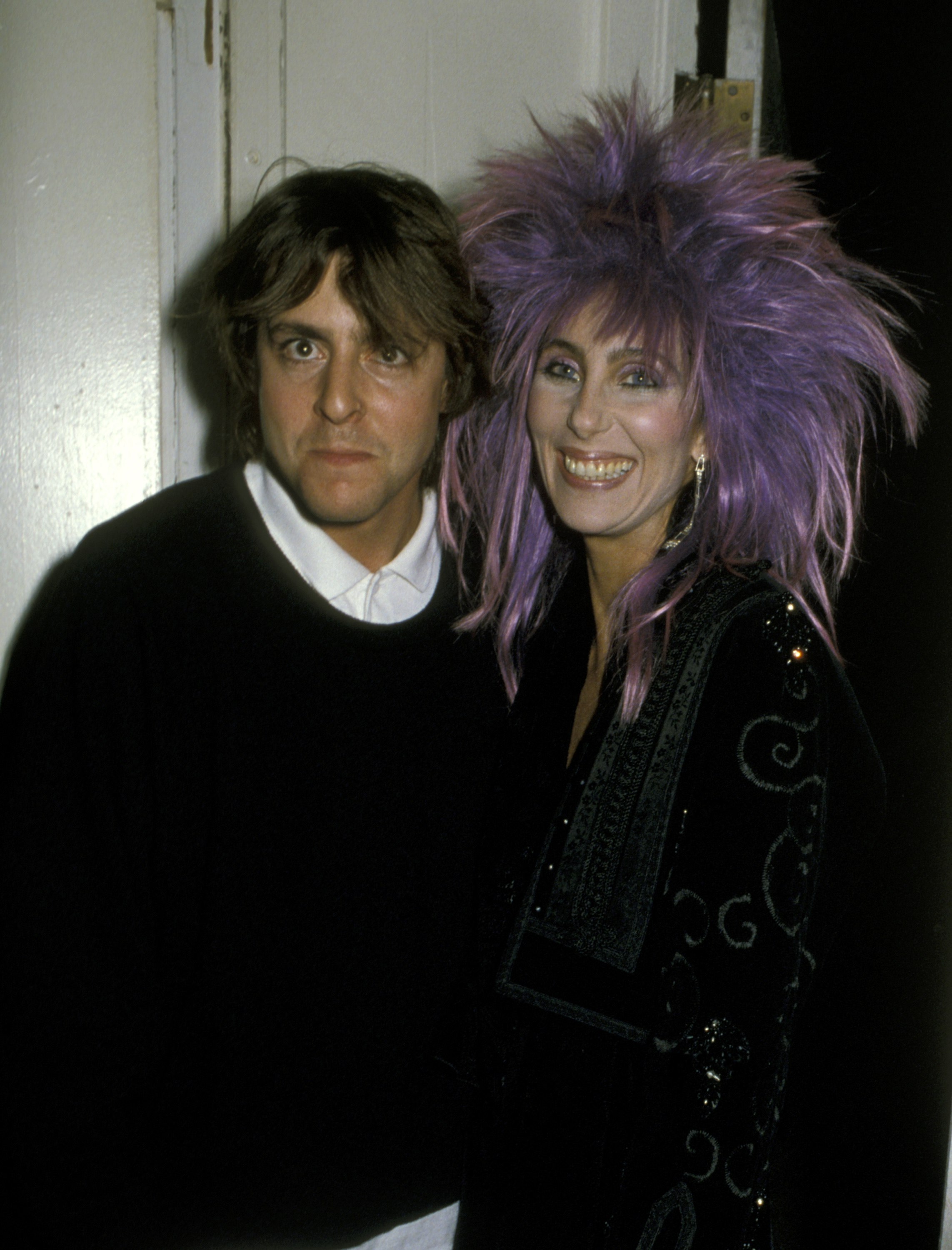 Ein unvergesslicher Auftritt auf dem roten Teppich an der Seite der Musikikone Cher bei der Premiere 1985 in Los Angeles von