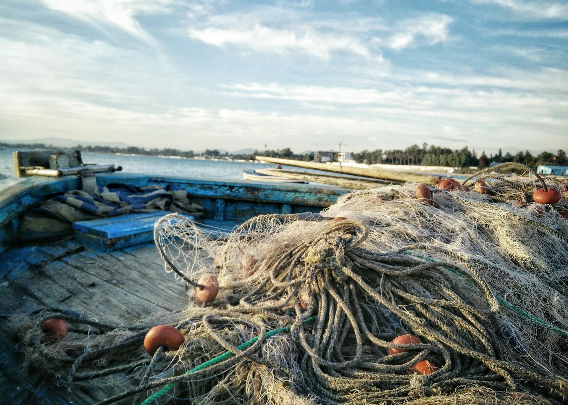Fischernetz auf einem Boot | Quelle: Pexels