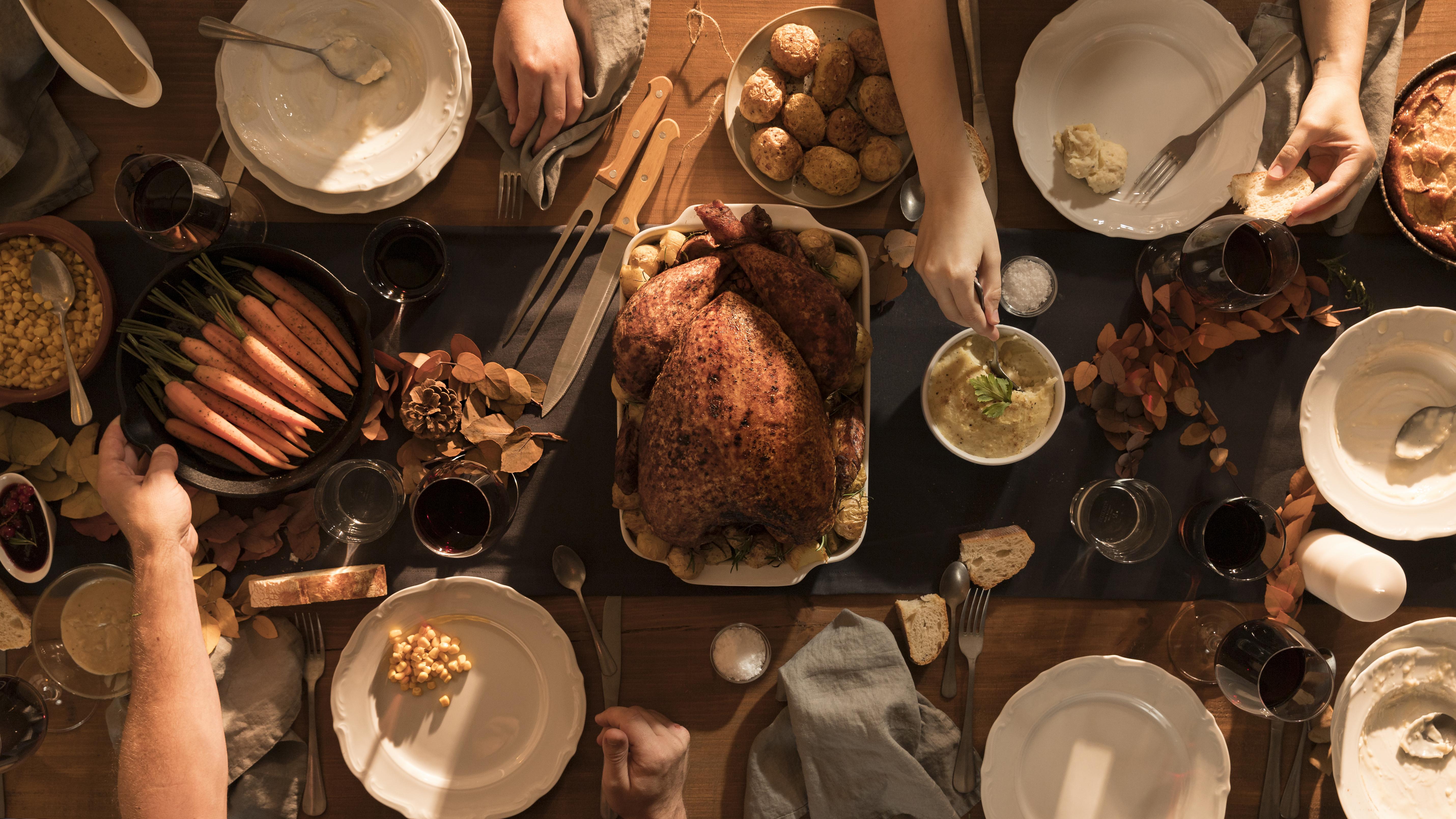 Ein Thanksgiving-Dinner | Quelle: Freepik