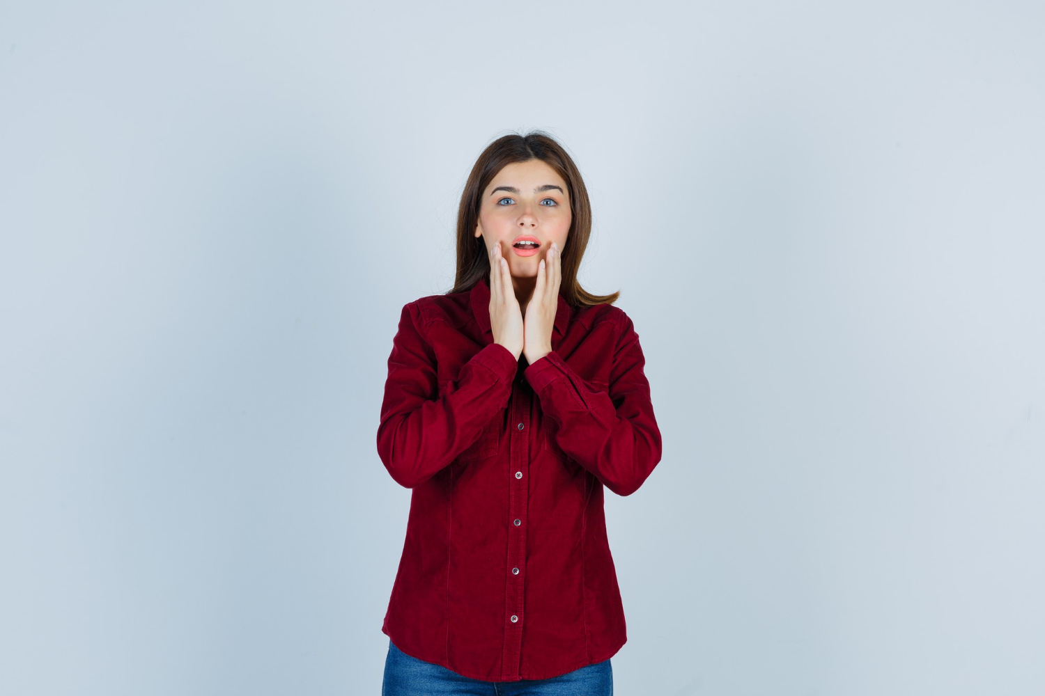 Eine schockierte Frau | Quelle: Freepik