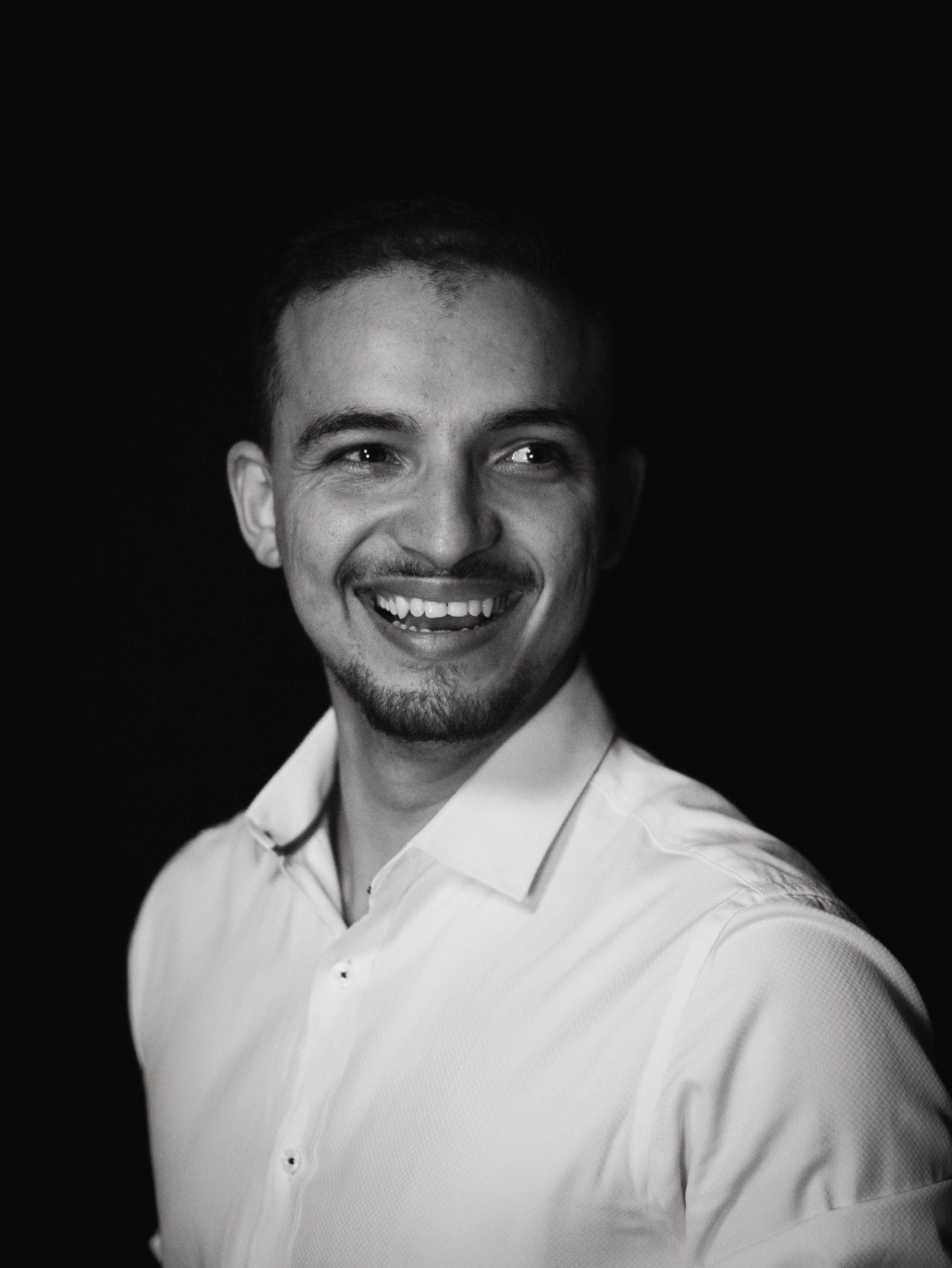 Ein lachender Mann | Quelle: Pexels