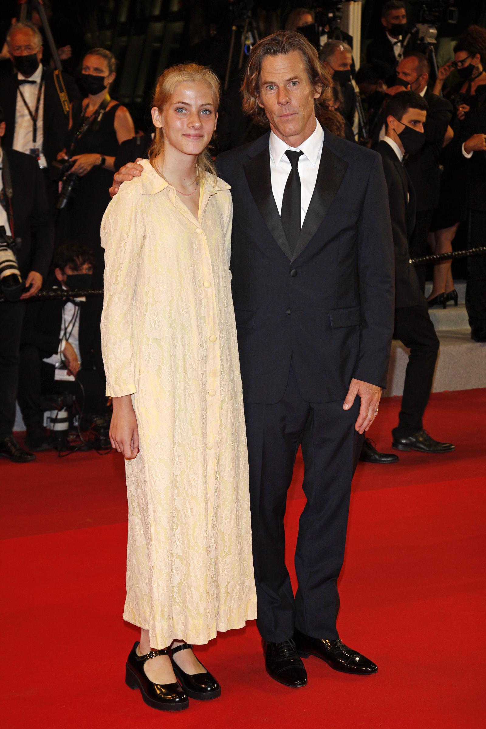 Danny Moder und Tochter Hazel Moder kommen zur Hollywood Premiere | Quelle: Getty Images