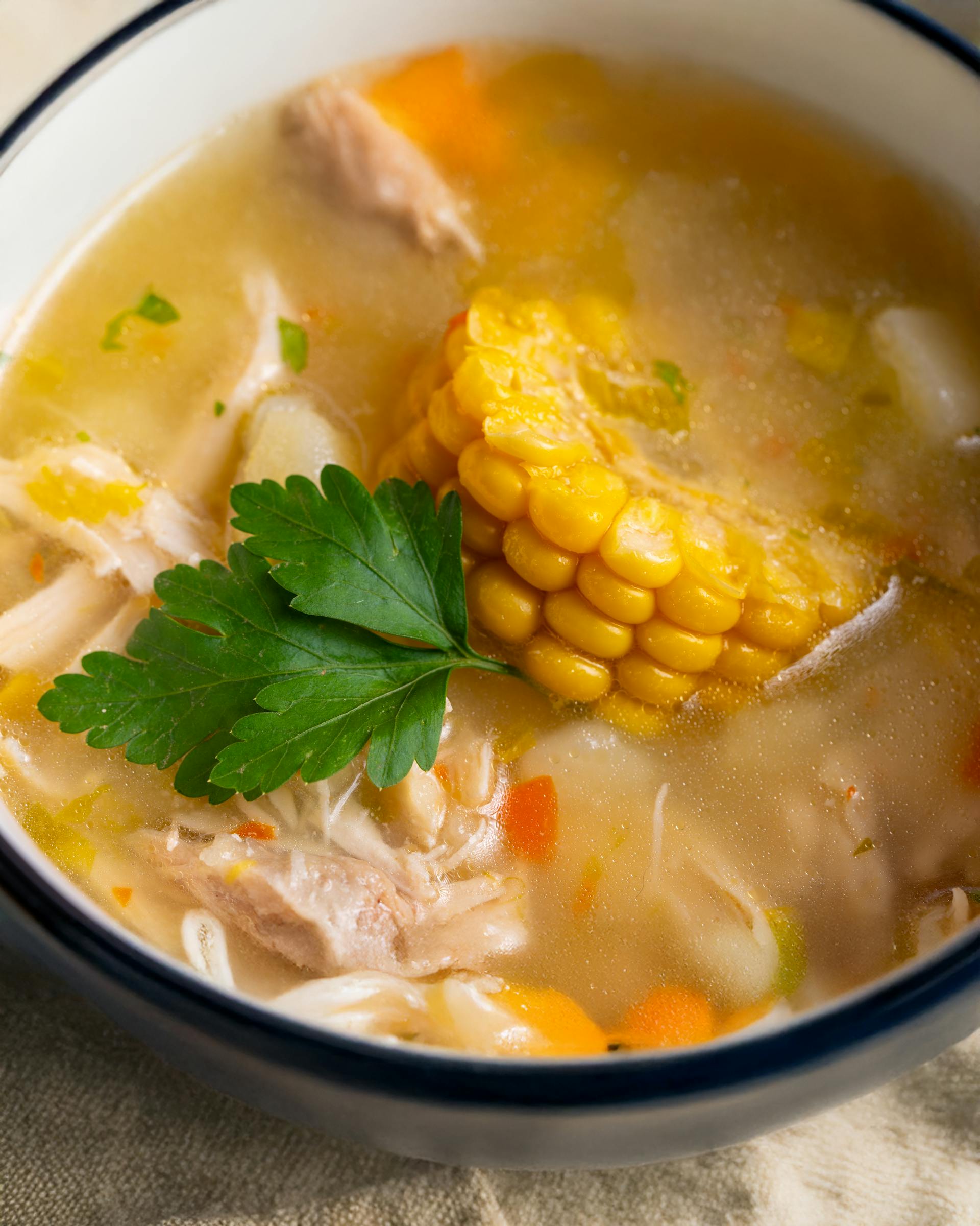 Hühnersuppe in einer Schüssel | Quelle: Pexels