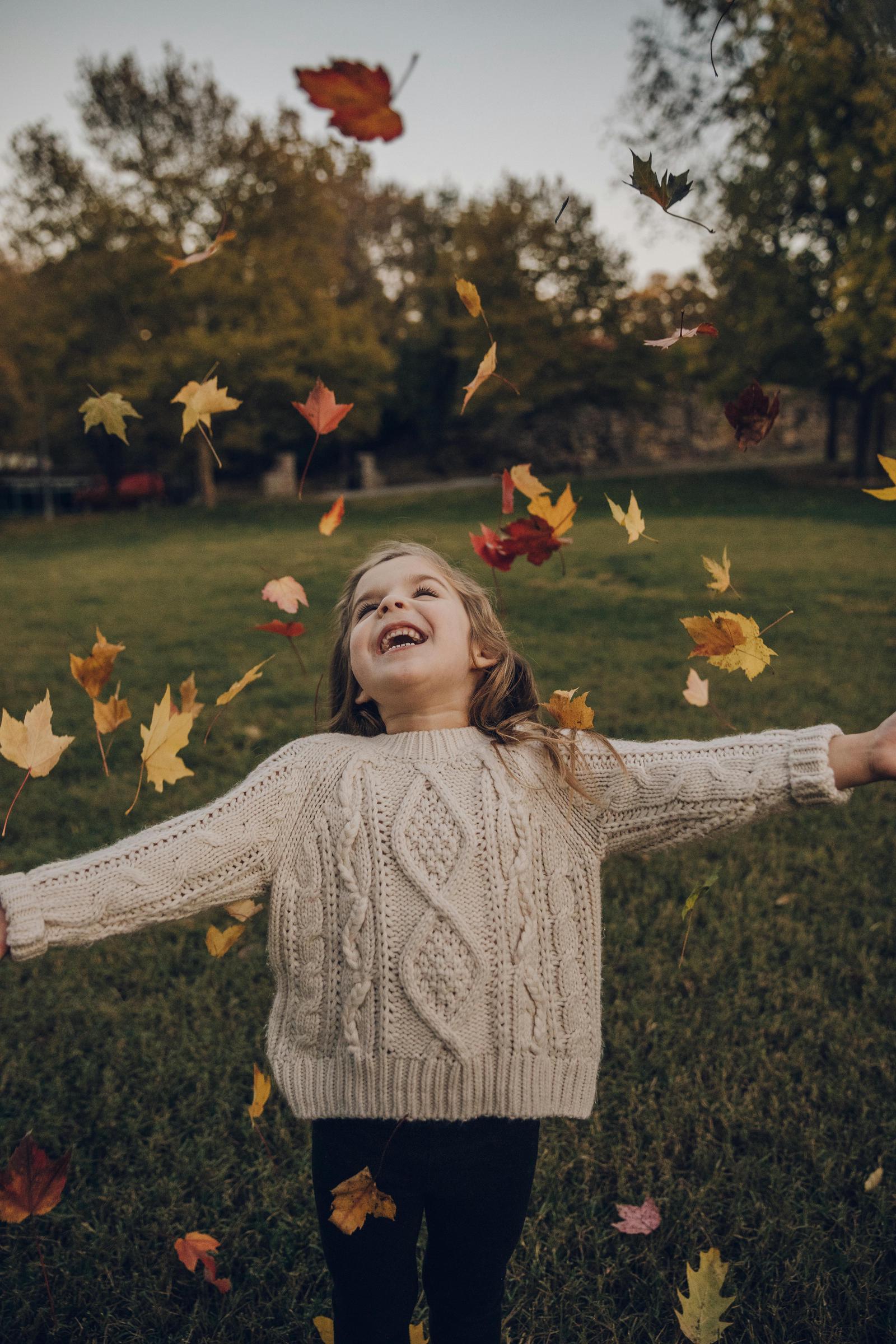 Ein glückliches kleines Mädchen | Quelle: Pexels