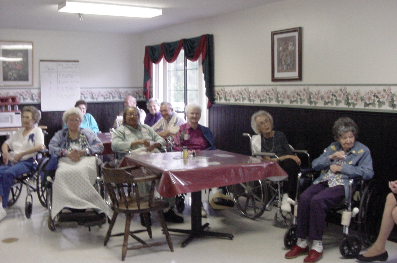 Menschen bei einer Beerdigung | Quelle: Flickr