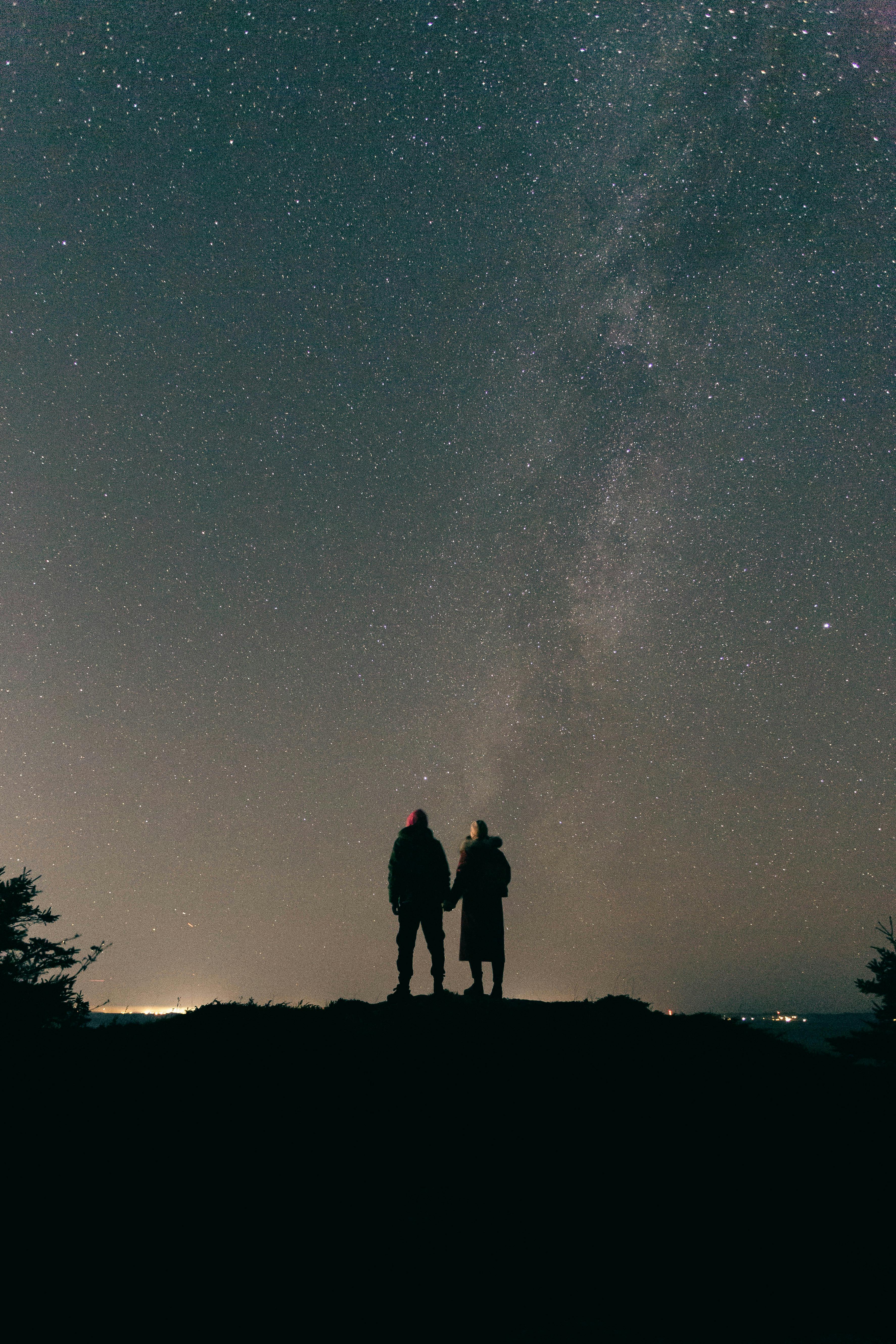 Ein Paar unter den Sternen | Quelle: Pexels