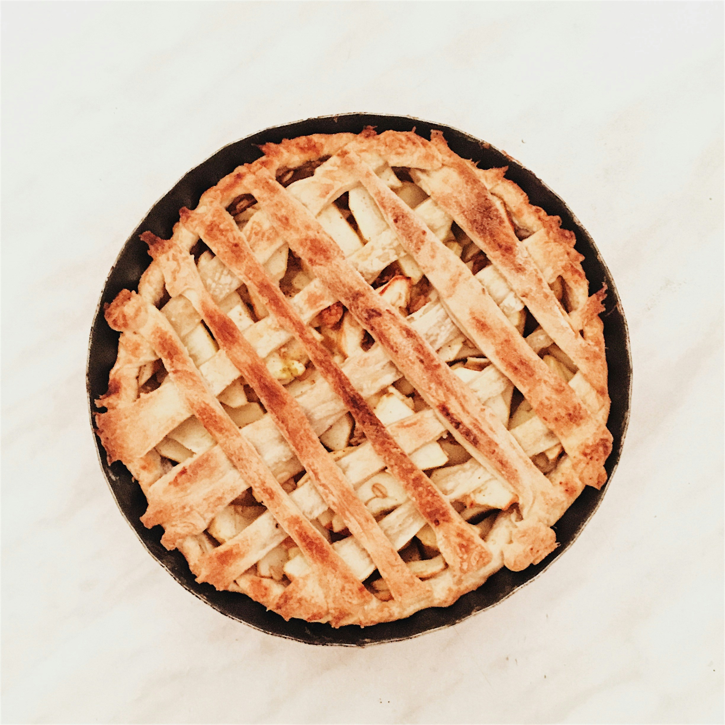 Ein Kuchen auf einem Tisch | Quelle: Unsplash