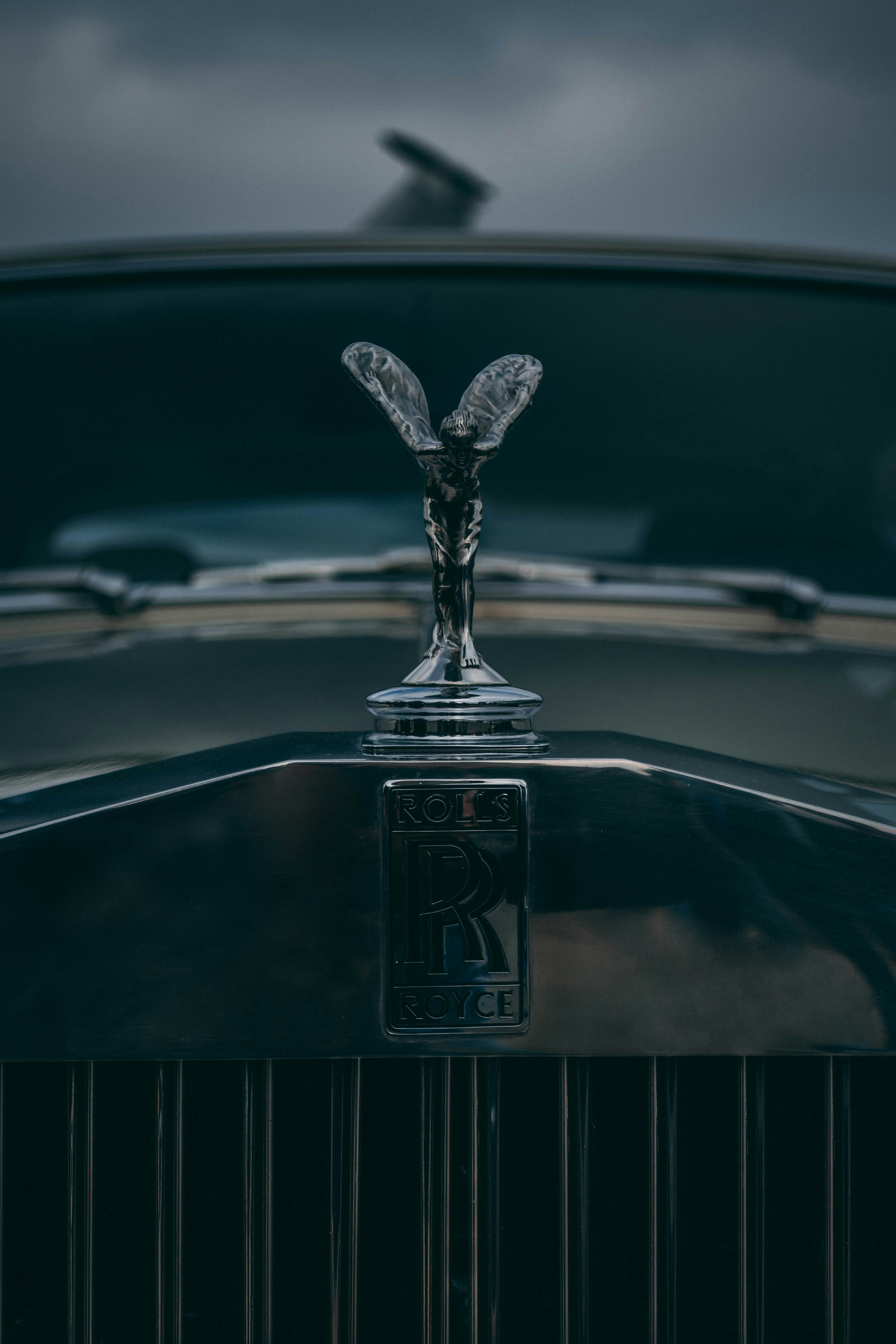 Eine Nahaufnahme eines Rolls-Royce | Quelle: Unsplash