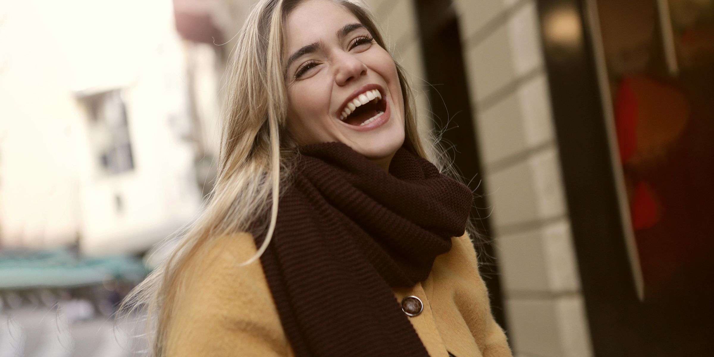 Eine lachende Frau | Quelle: Pexels