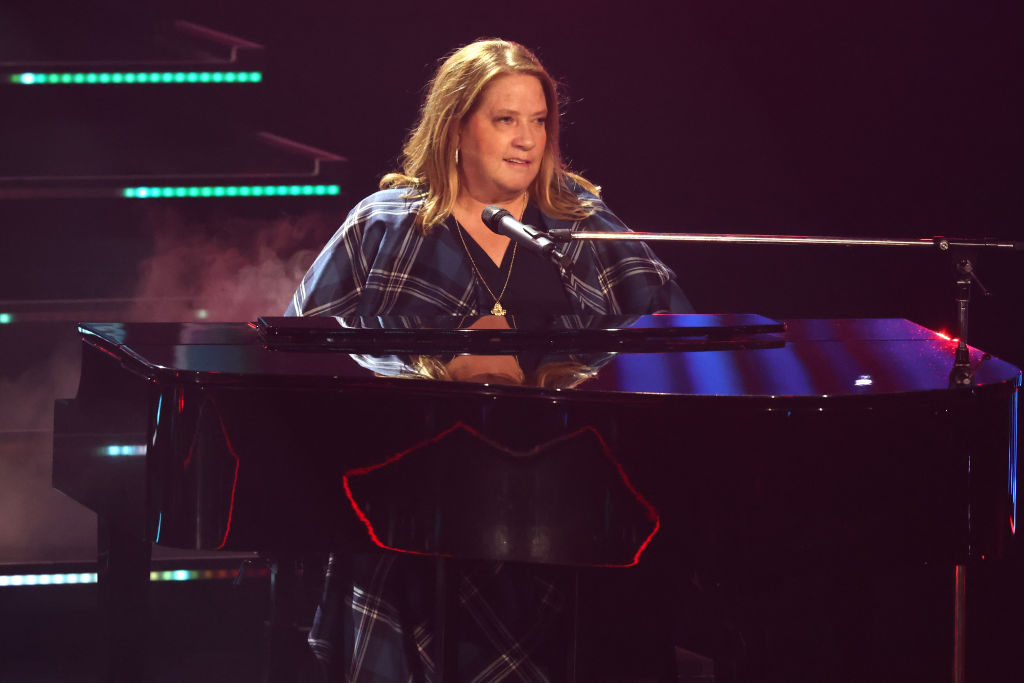 Kathy Kelly während der Fernsehshow „Das große Schlagerjubiläum - auf die nächsten 100!“ im Media Center Leipzig am 21. Oktober 2022 in Leipzig | Quelle: Getty Images