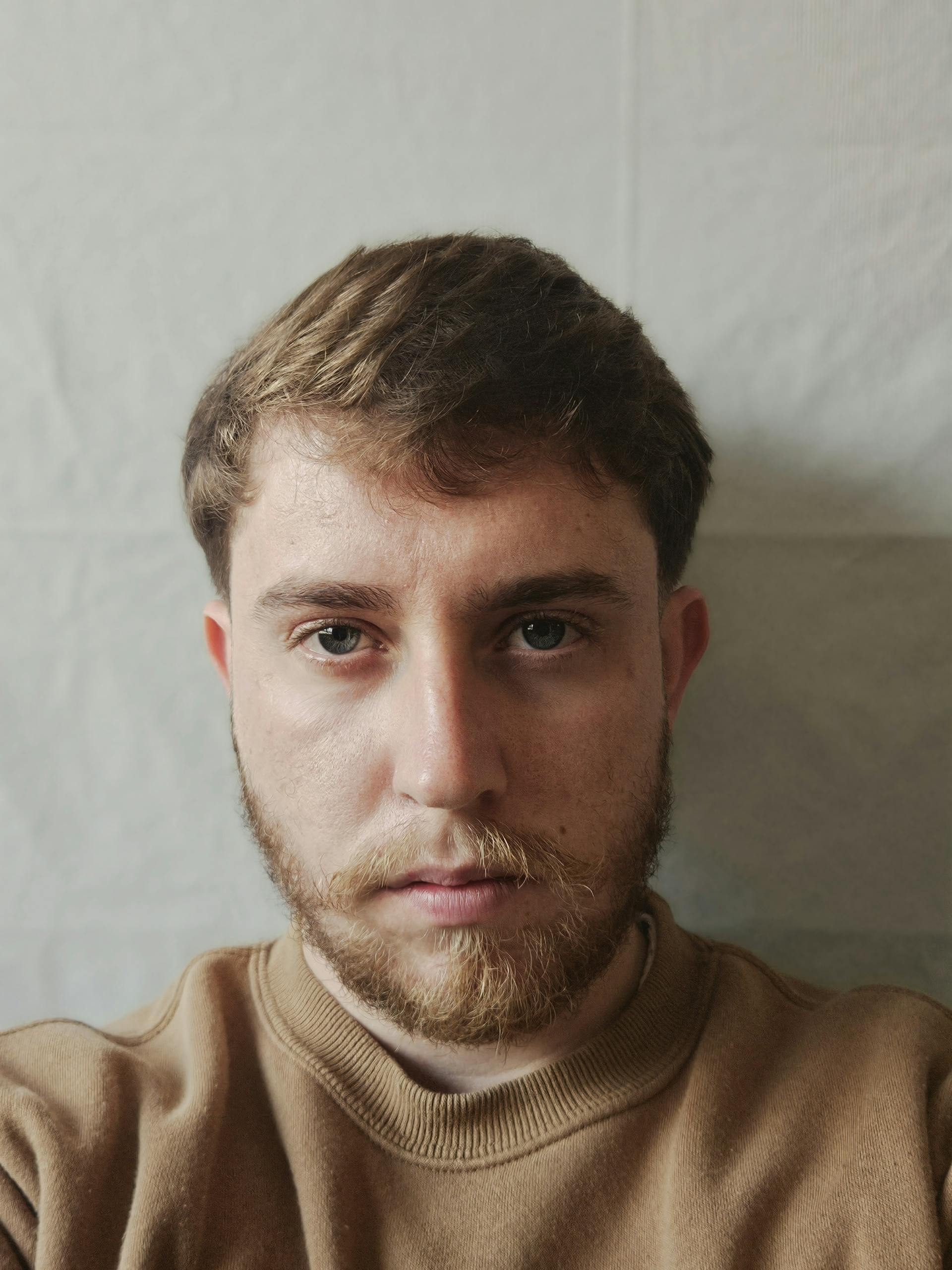 Ein Mann mit Tränen in den Augen | Quelle: Pexels