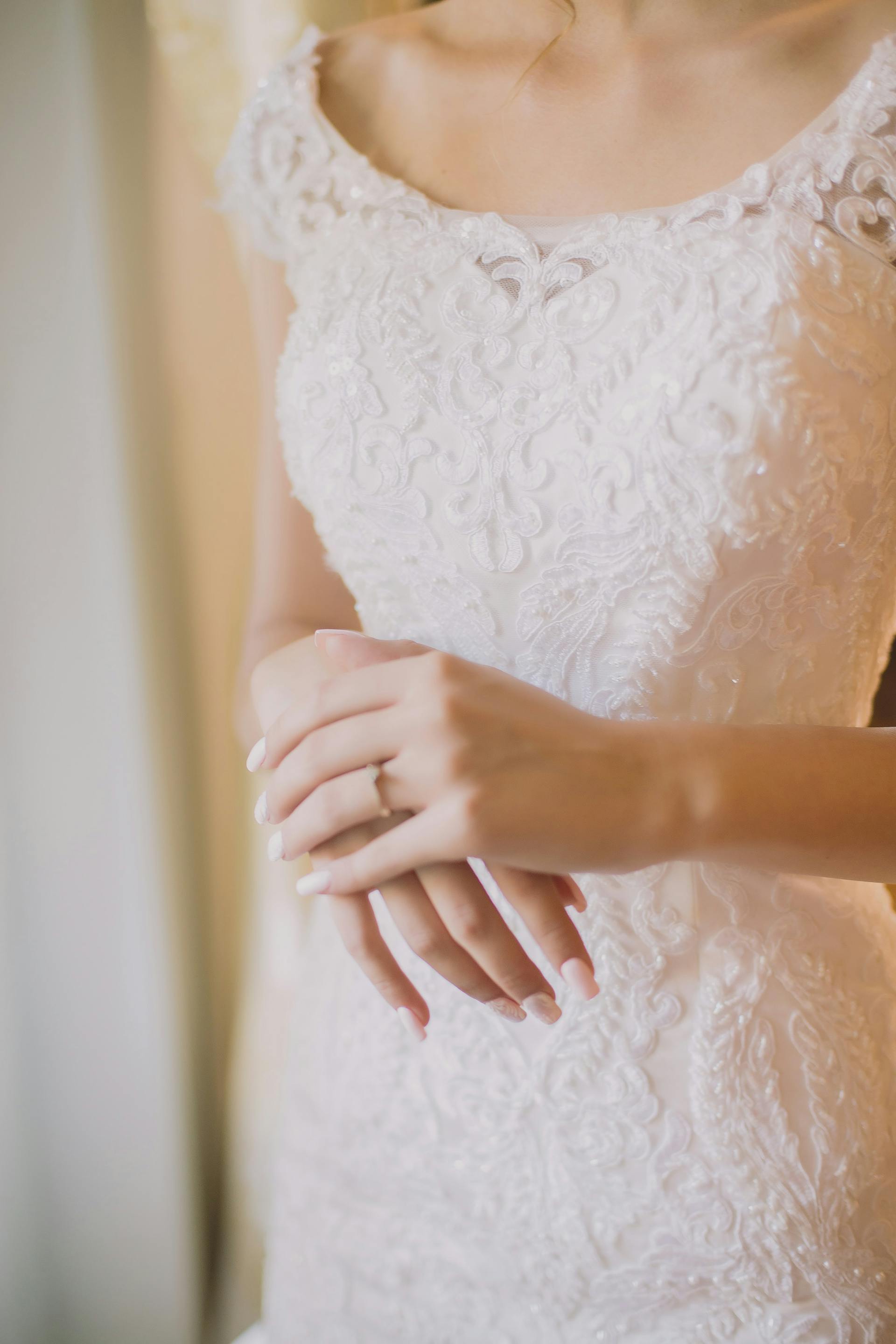 Eine Frau in einem Hochzeitskleid | Quelle: Pexels