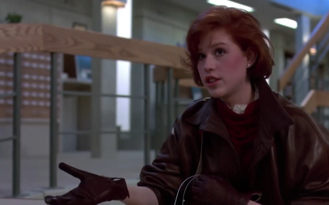 Ringwald stellte später in einer Diskussion auf Reddit klar, dass er „Method Acting“ nutzte, um in seiner Rolle zu bleiben, was die anderen Darsteller dazu veranlasste, sich für ihn einzusetzen, damit er diese Kultrolle behalten konnte. | Quelle: YouTube/@TODAY