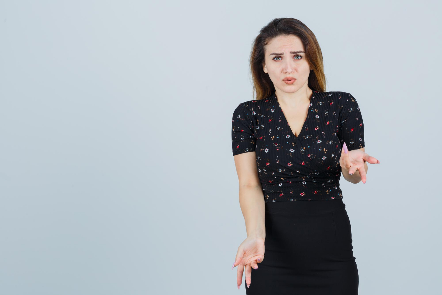 Eine verärgerte Frau | Quelle: Freepik