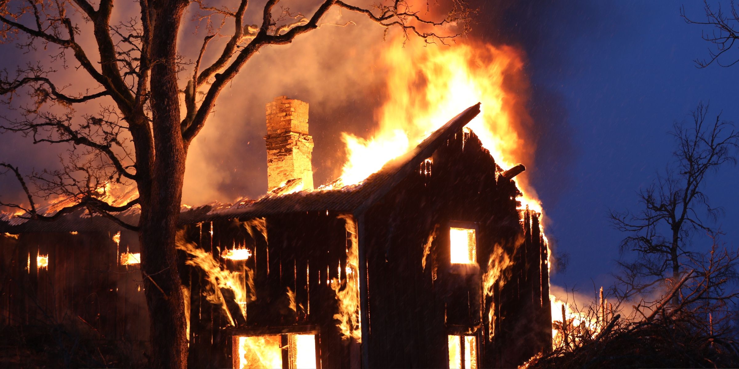 Brennendes Haus | Quelle: Shutterstock
