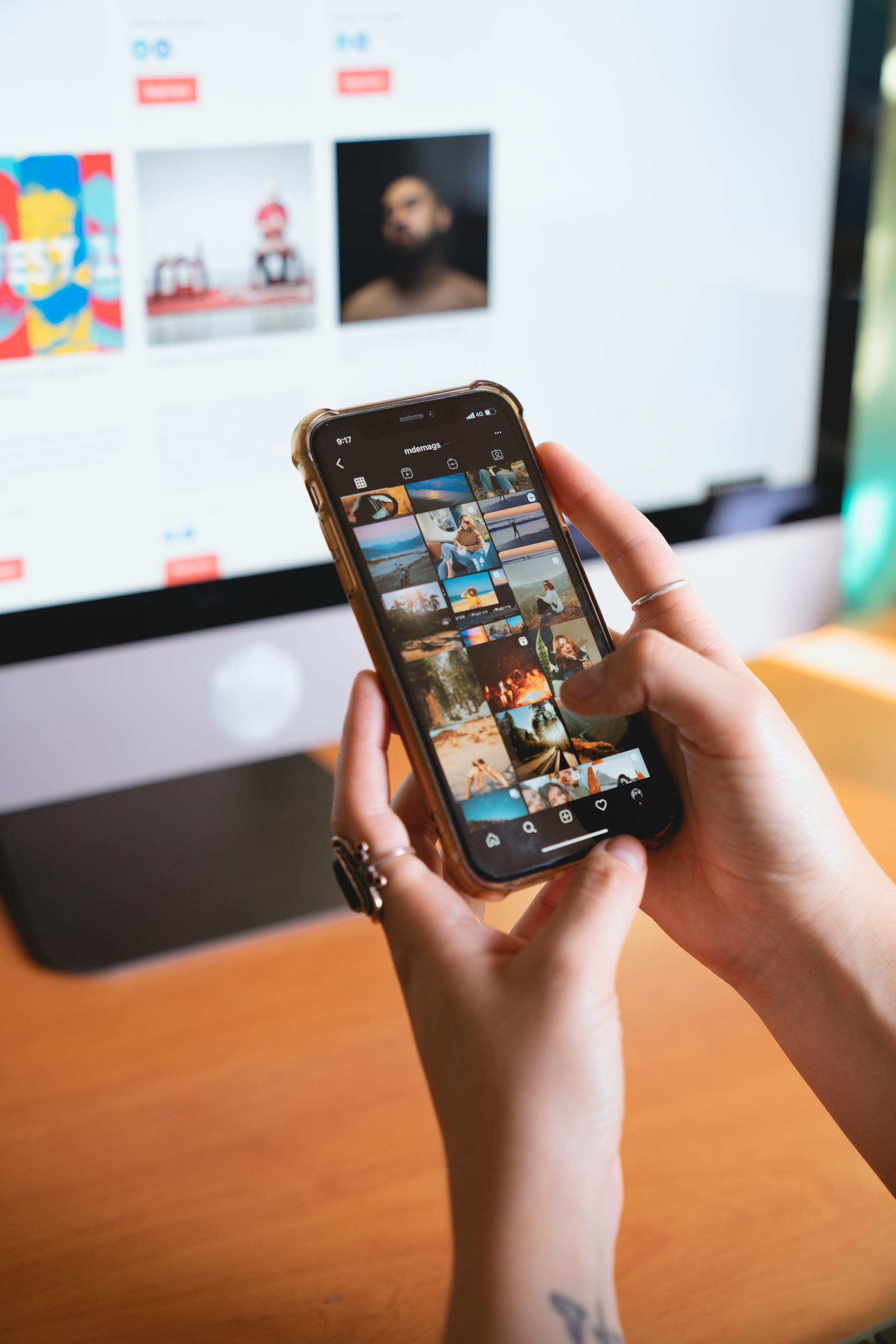 Jemand hält ein Telefon | Quelle: Pexels