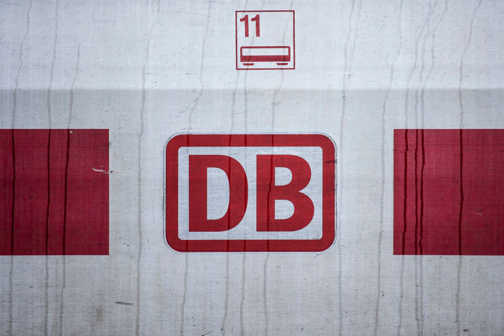 Das Logo der Deutschen Bahn | Quelle: Getty Images