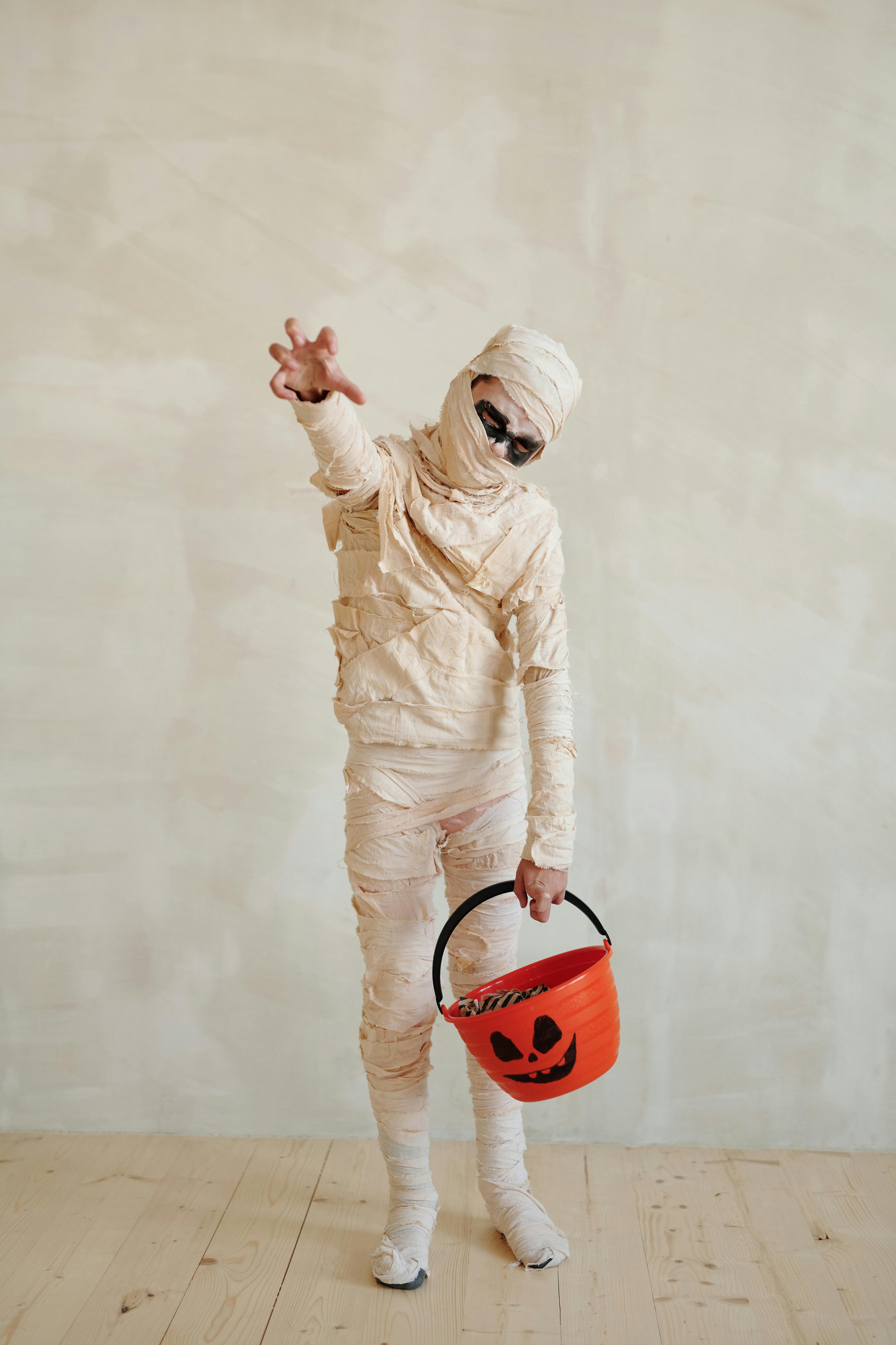 Ein Kind in einem Halloween-Kostüm | Quelle: Pexels