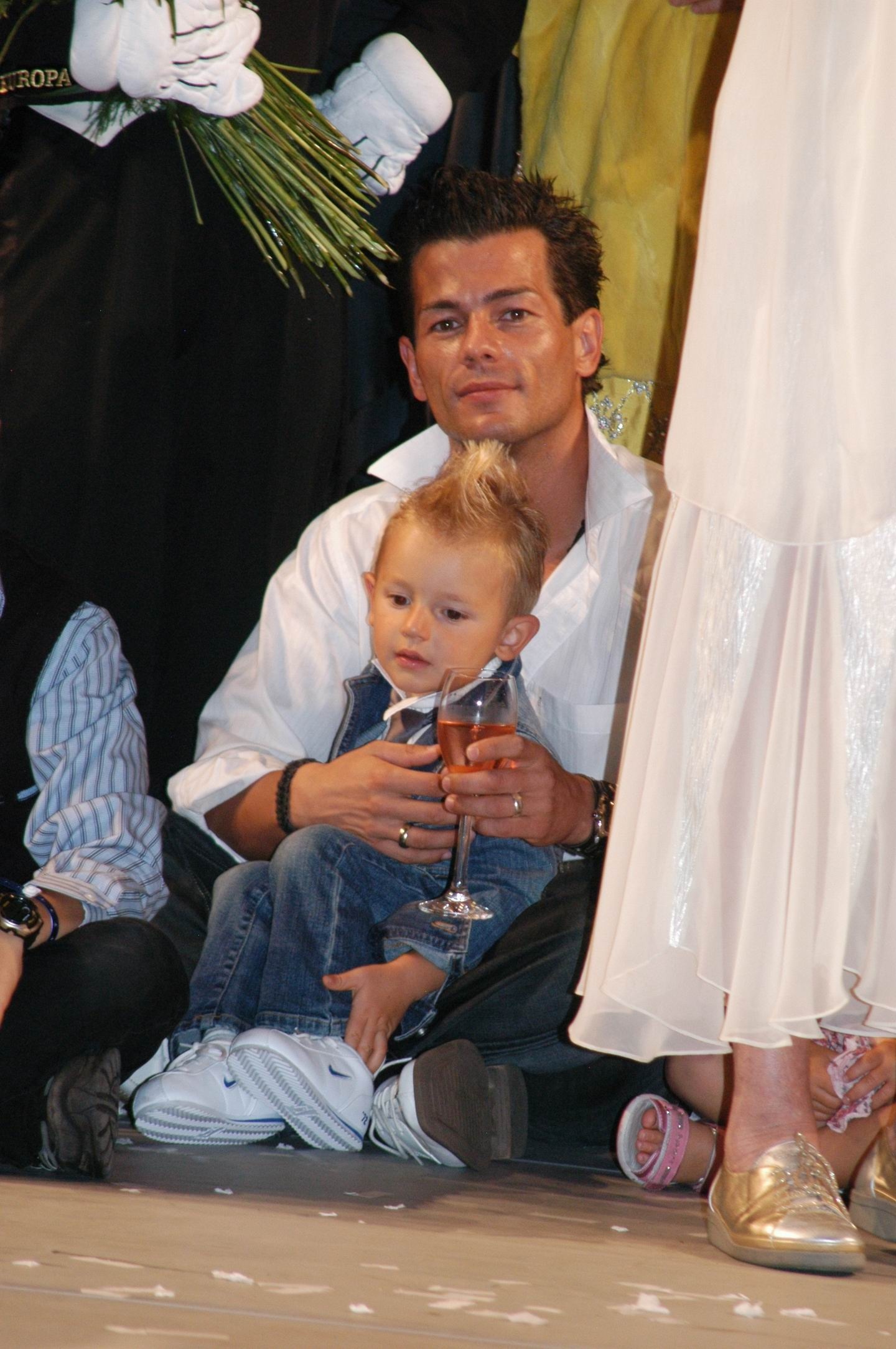 Adrian Ursache mit Sohn Marvin-Lorenzo 2005 in Rust | Quelle: GettyImages
