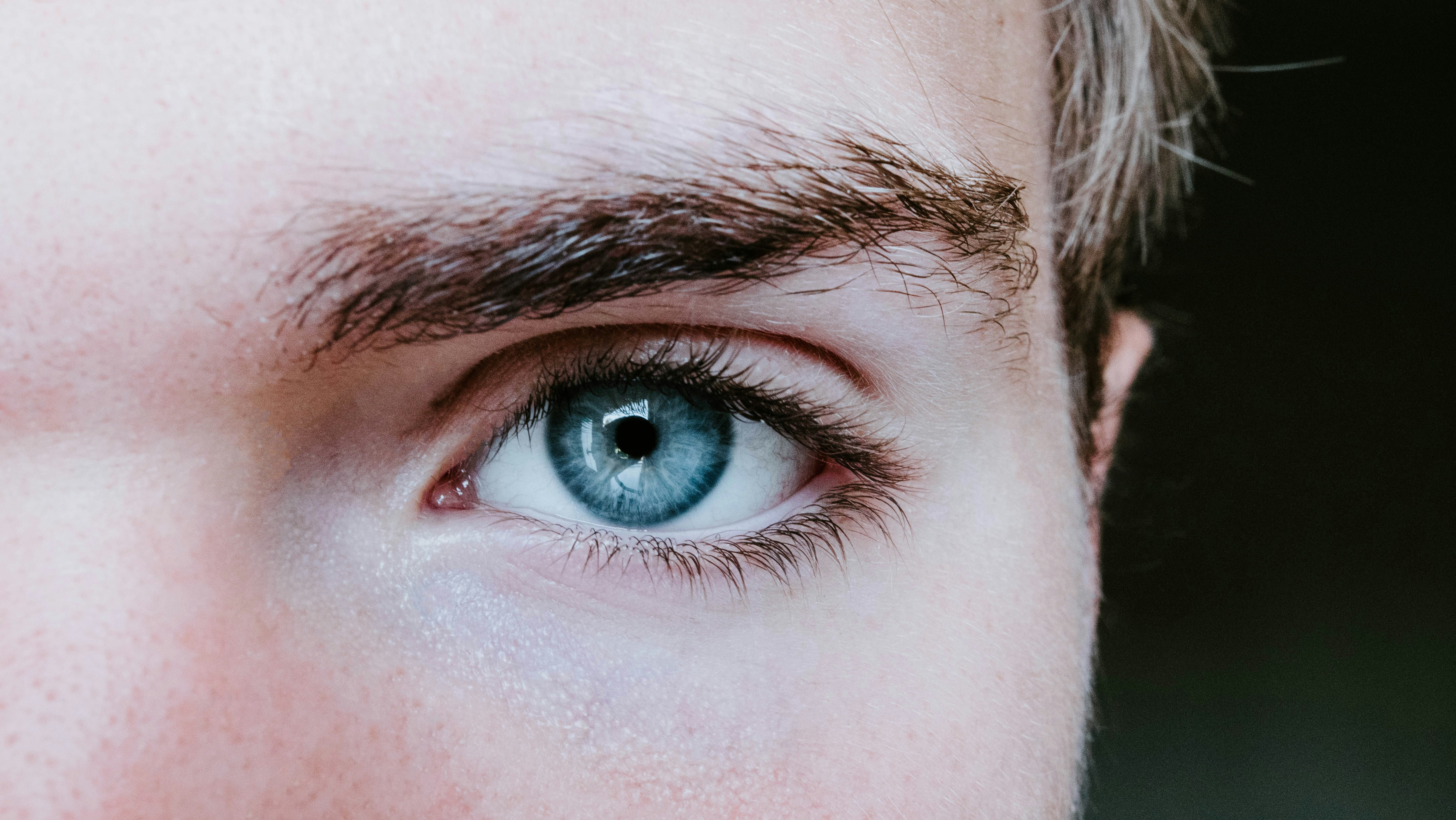 Eine Nahaufnahme des Auges eines Mannes | Quelle: Unsplash