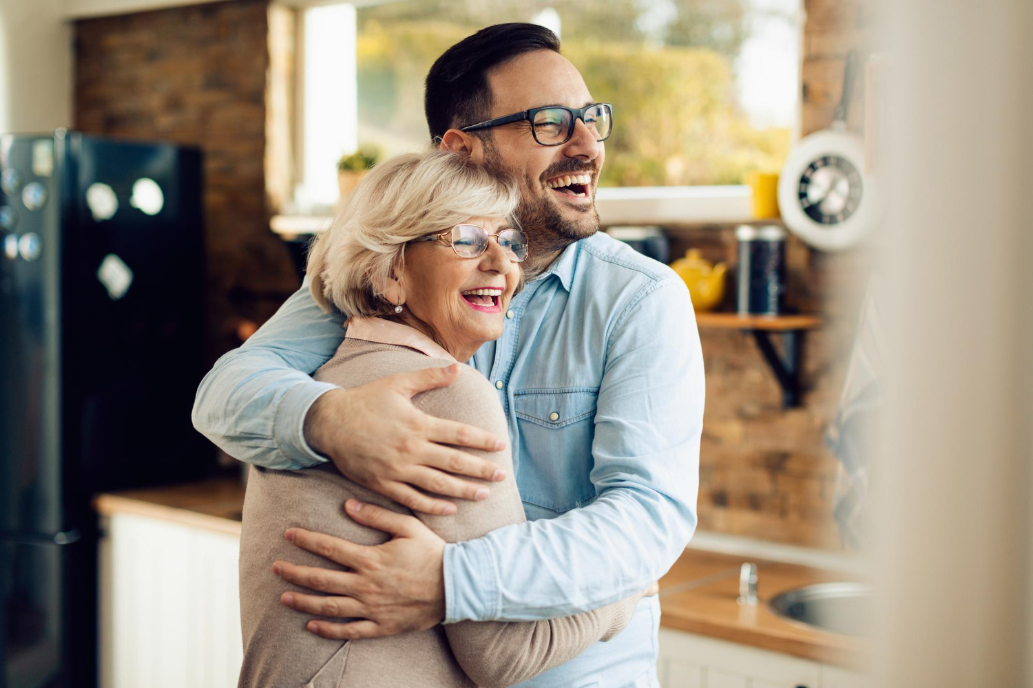 Eine Mutter mit ihrem Sohn | Quelle: Freepik