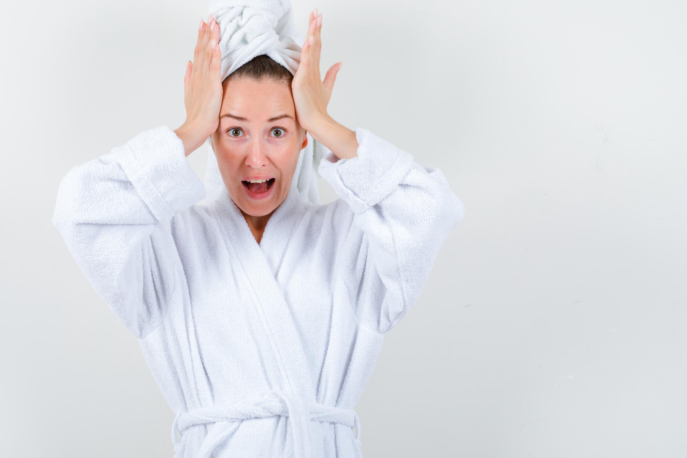 Eine schreiende Frau | Quelle: Freepik