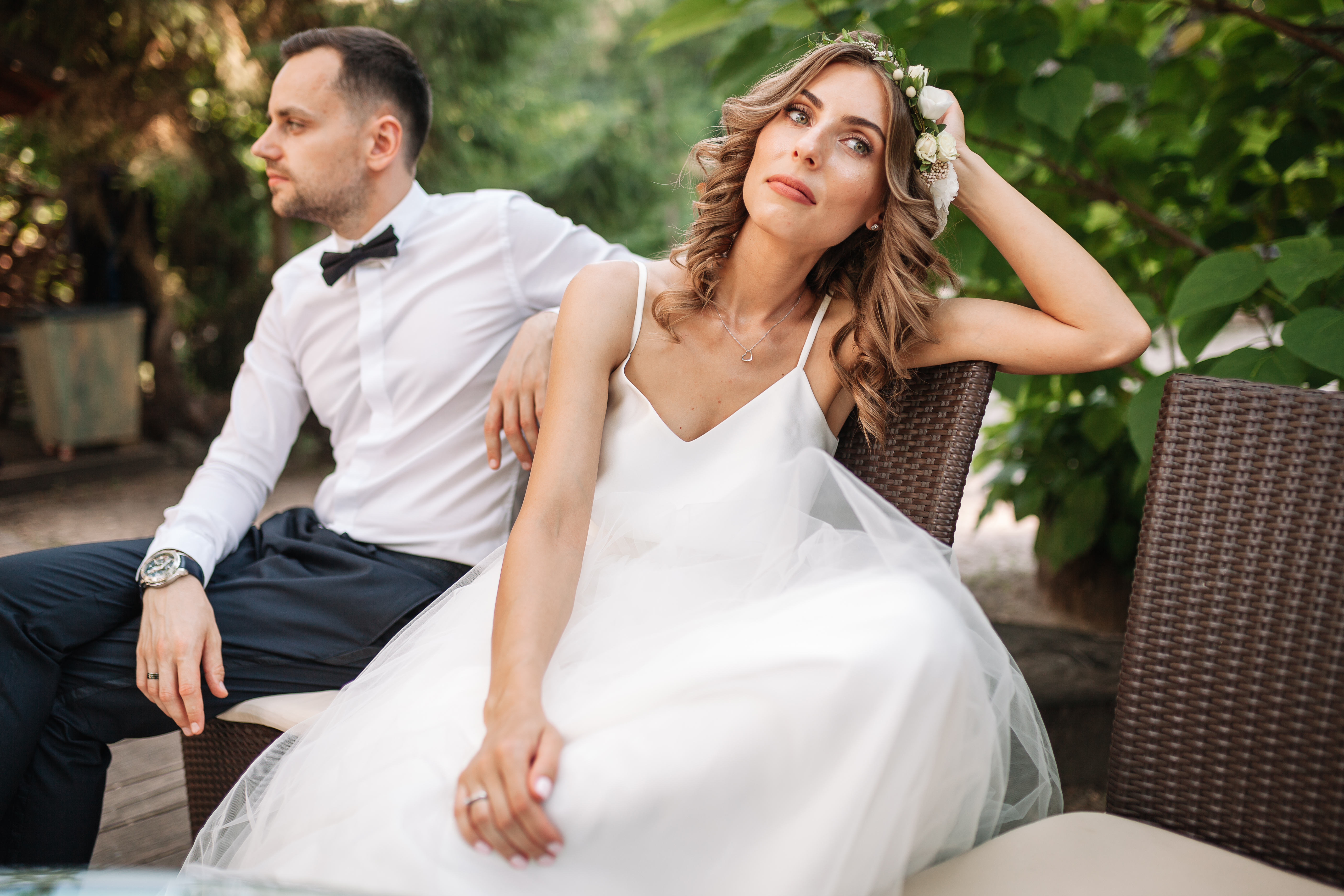 Para młoda nie rozmawiająca ze sobą | Źródło: Shutterstock