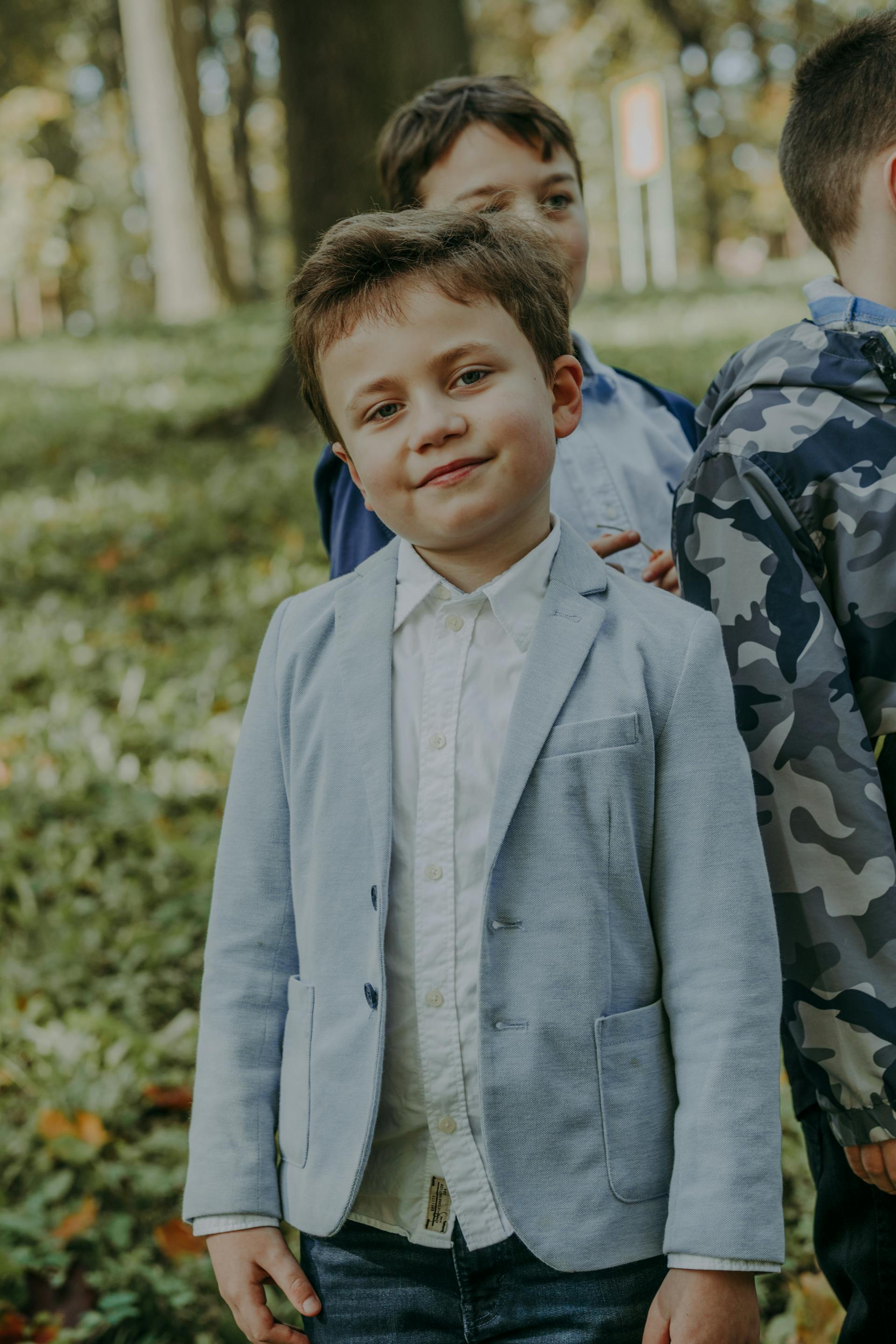 Ein Junge im Anzug | Quelle: Pexels