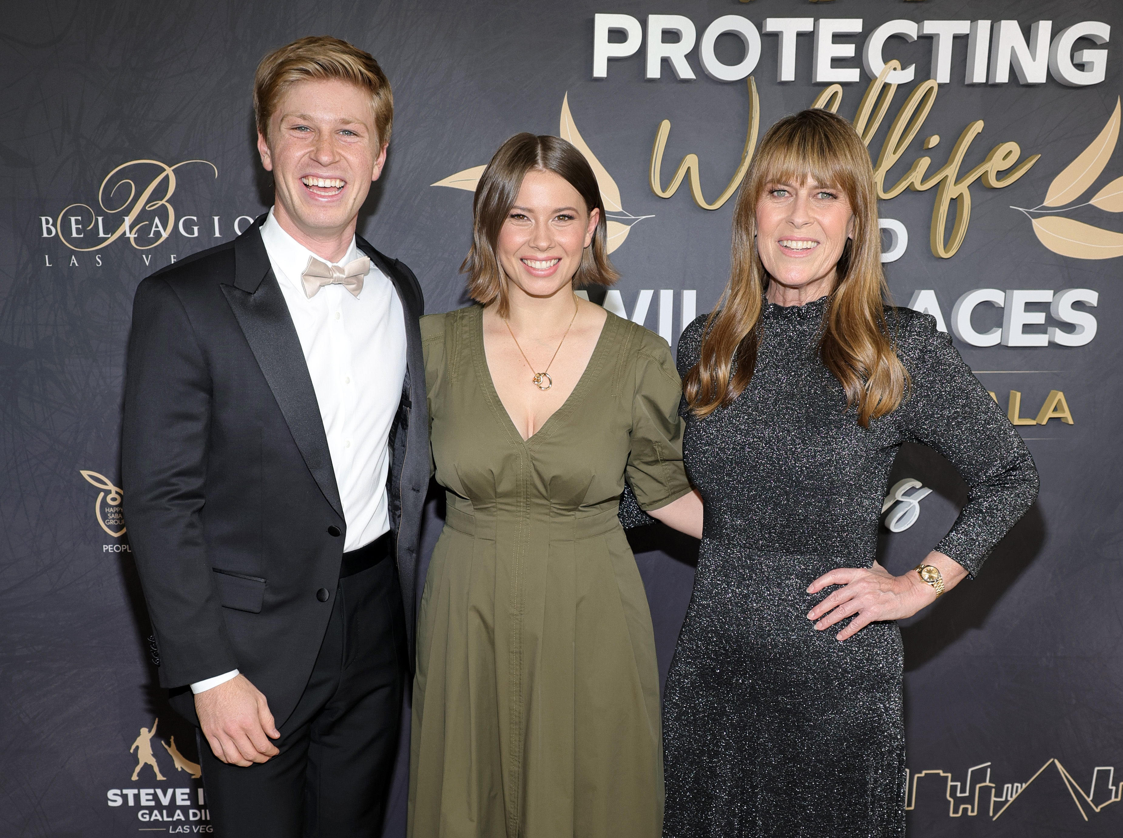 Robert und Bindi Irwin haben einen Großteil ihres Erwachsenenlebens der Fortführung der Naturschutzarbeit gewidmet, für die sich ihr Vater, Steve Irwin, eingesetzt hat. Ihre Mutter Terri engagiert sich weiterhin an ihrer Seite intensiv für die Bewahrung dieses Familienerbes. | Quelle: Getty Images