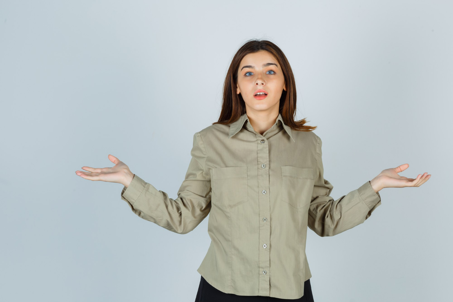 Eine Frau zuckt mit den Schultern | Quelle: Freepik