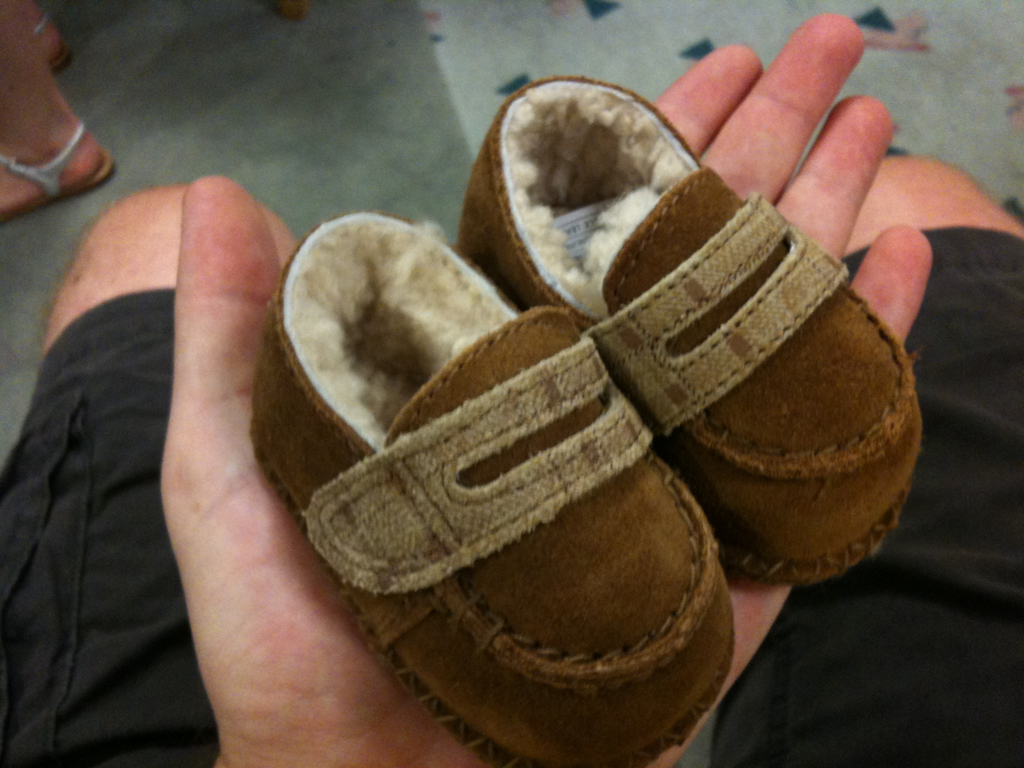 Ein Paar Babyschuhe | Quelle: Flickr