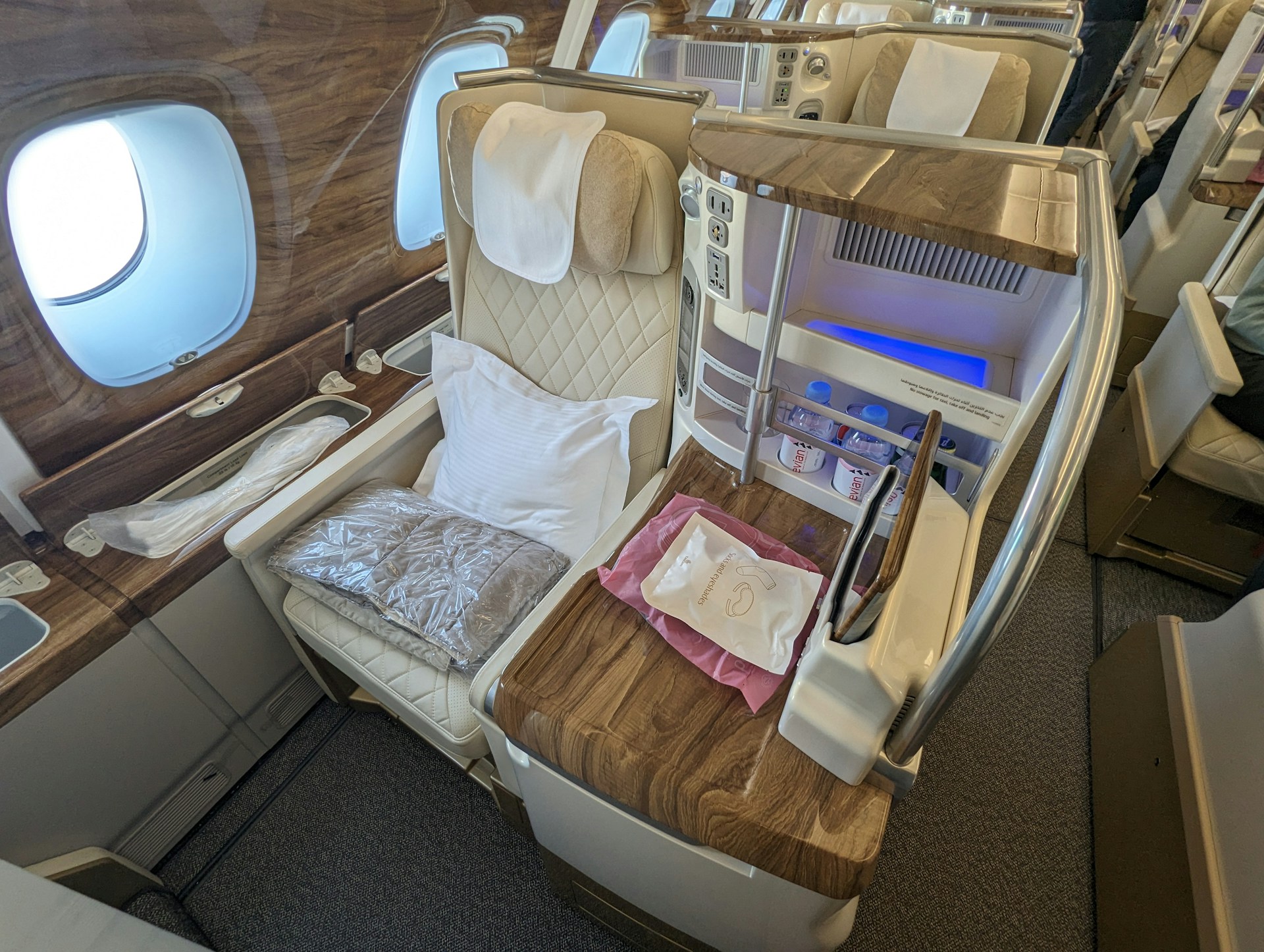 Eine leere Kabine in einem Flugzeug | Quelle: Unsplash