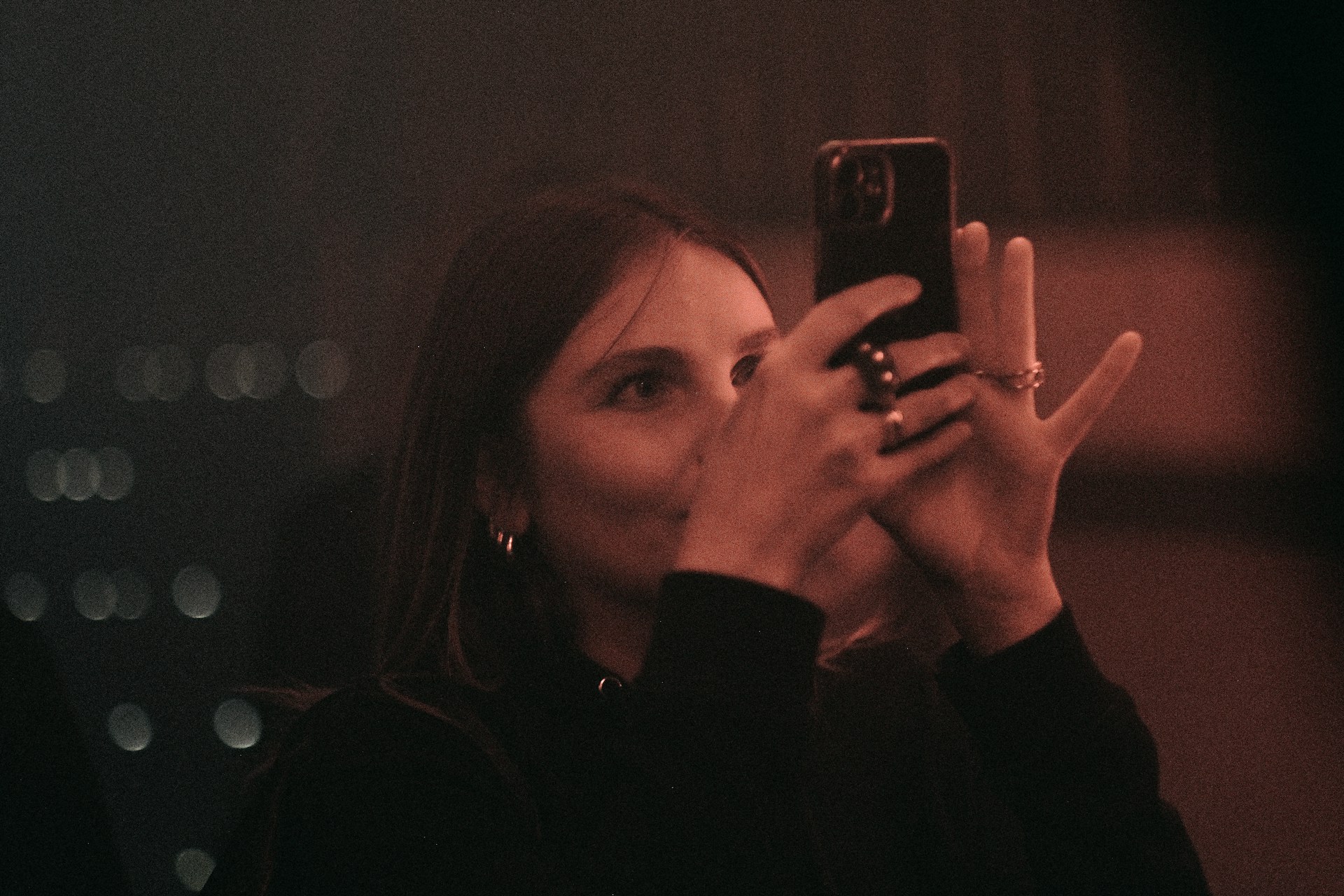 Eine Frau macht ein Selfie | Quelle: Unsplash