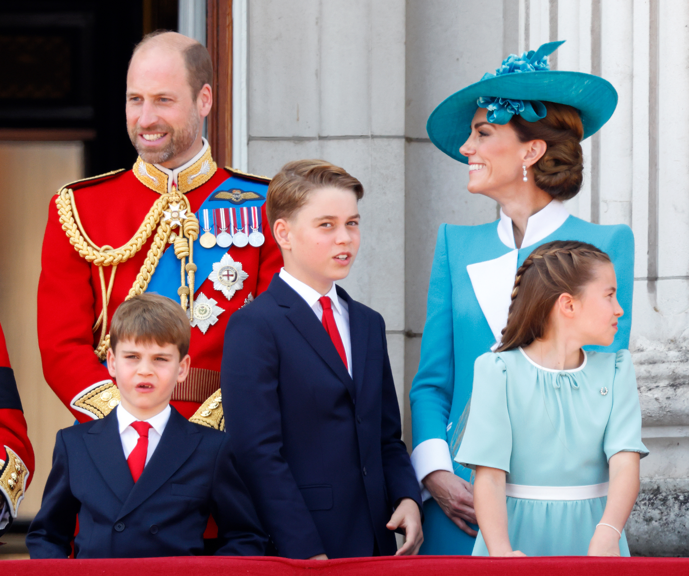 Prinz William, Catherine, Prinzessin von Wales, Prinz Louis von Wales, Prinz George von Wales und Prinzessin Charlotte von Wales auf dem Balkon des Buckingham Palace während der Trooping the Colour-Parade in London, Vereinigtes Königreich, am 14. Juni 2025 | Quelle: Getty Images