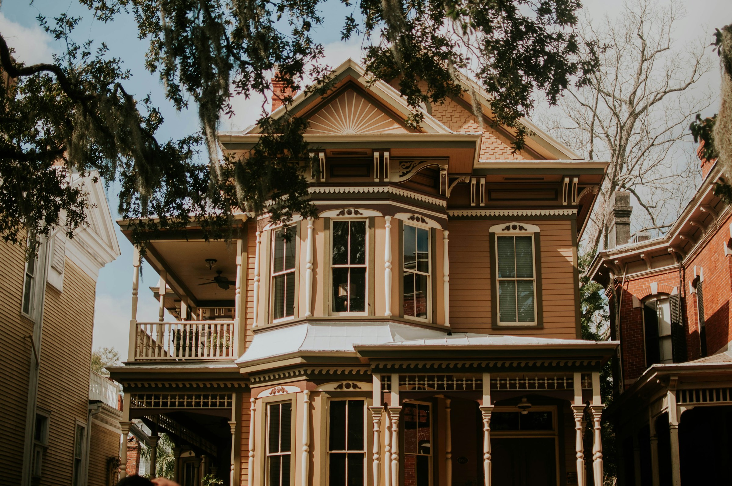 Nahaufnahme eines Herrenhauses | Quelle: Unsplash