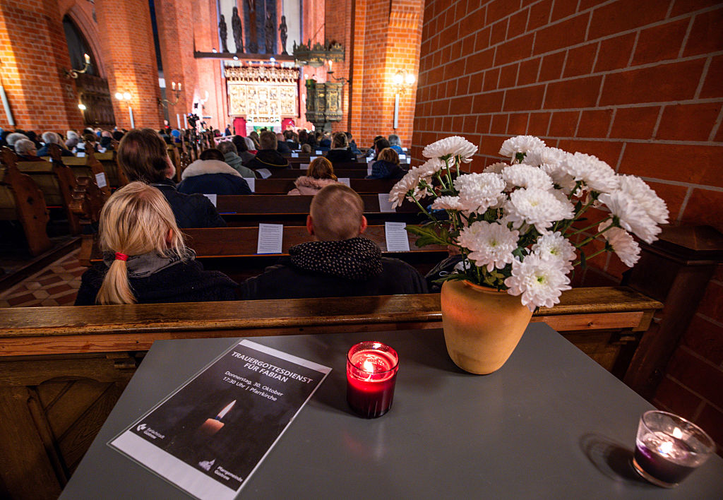 Gottesdienst für den verstorbenen kleinen Fabian aus Güstrow | Quelle: Getty Images