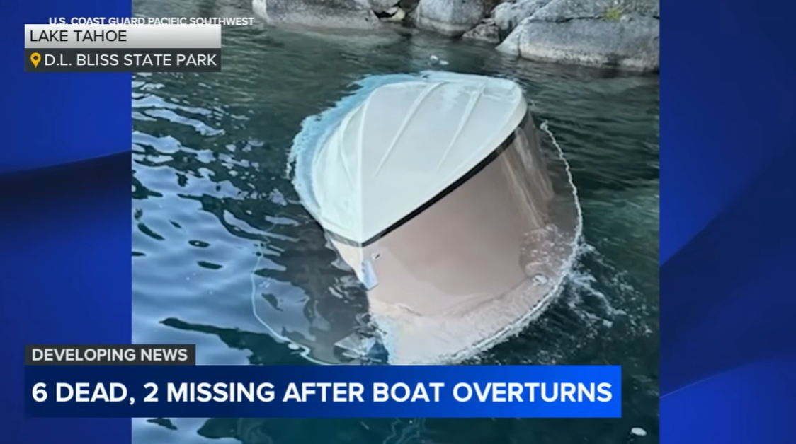 Das umgekippte Boot in der Nähe des felsigen Ufers des D.L. Bliss State Park am Lake Tahoe, aufgenommen am 21. Juni 2025 | Quelle: YouTube/abc7news