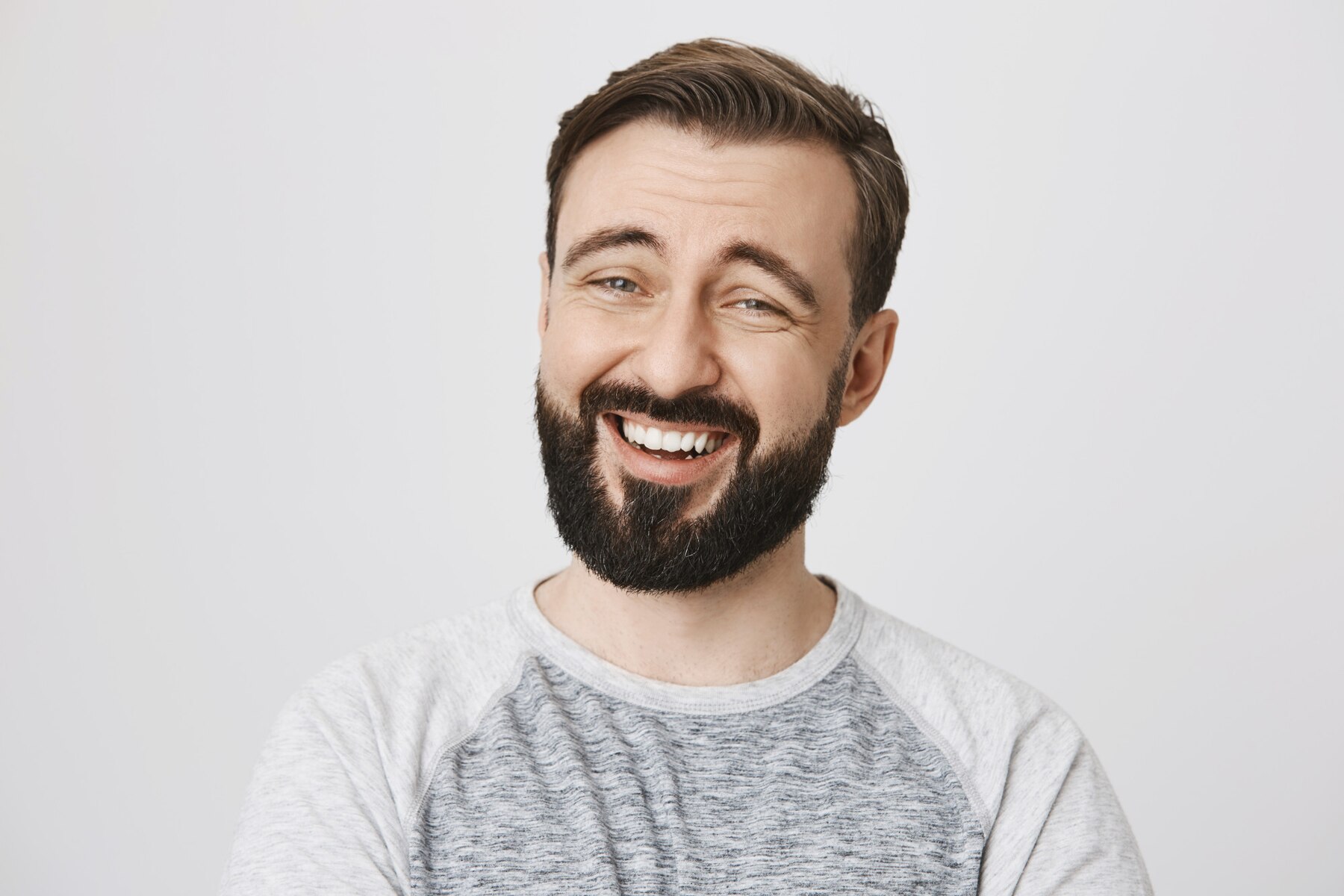 Ein glücklicher Mann | Quelle: Freepik