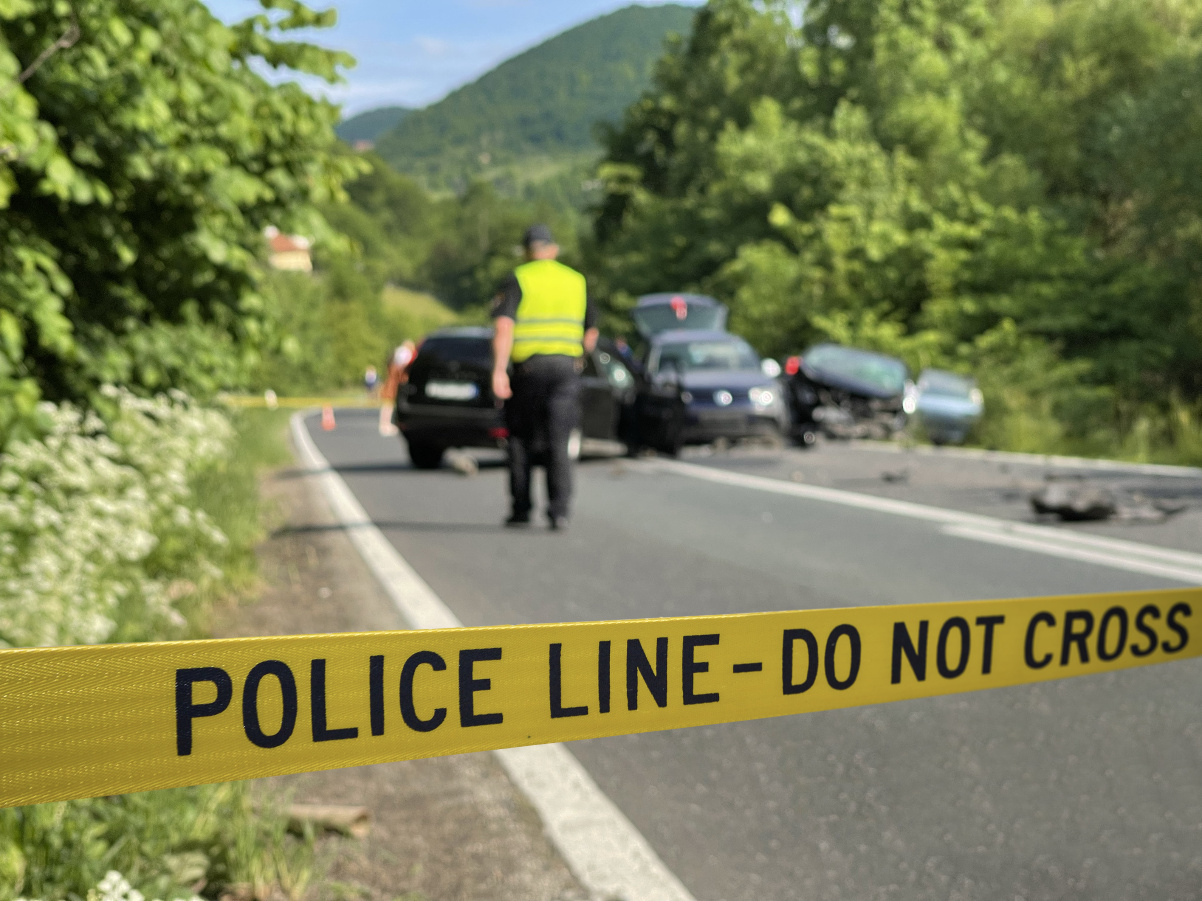 Gelbe Linie der Polizei bei einem Verkehrsunfall | Quelle: Getty Images