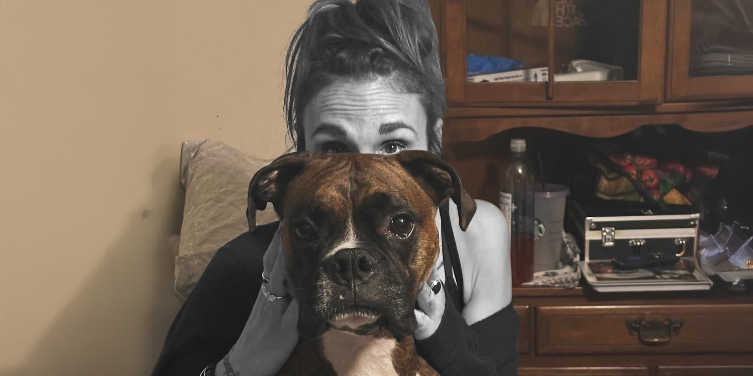 Alicia Leonardi und der Hund ihres Ex-Freundes, Jackson. | Quelle: Facebook/Alicia Leonardi