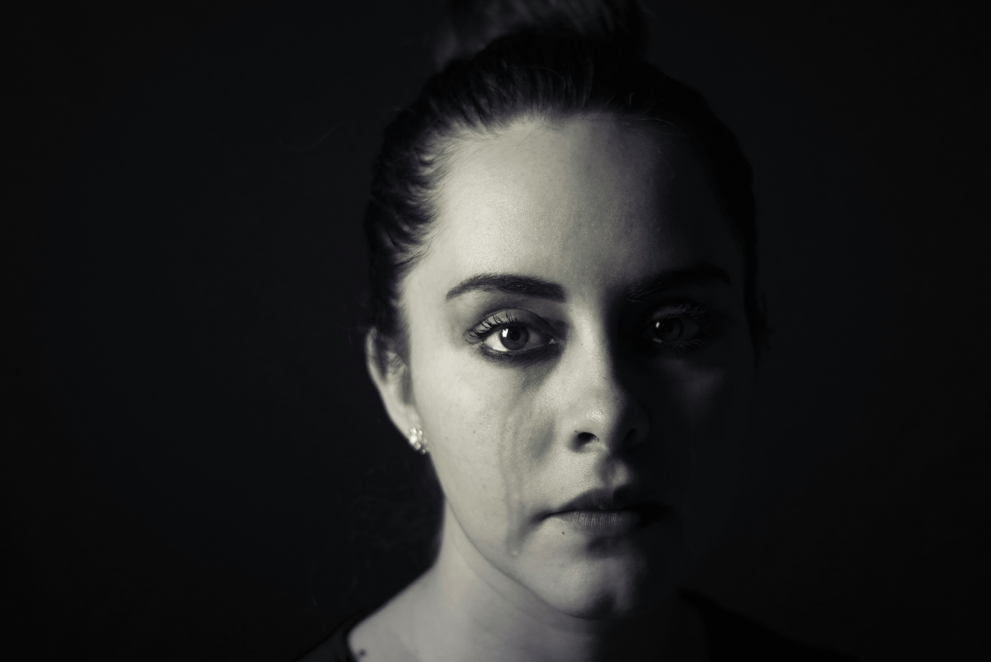 Eine Nahaufnahme einer weinenden Frau | Quelle: Unsplash