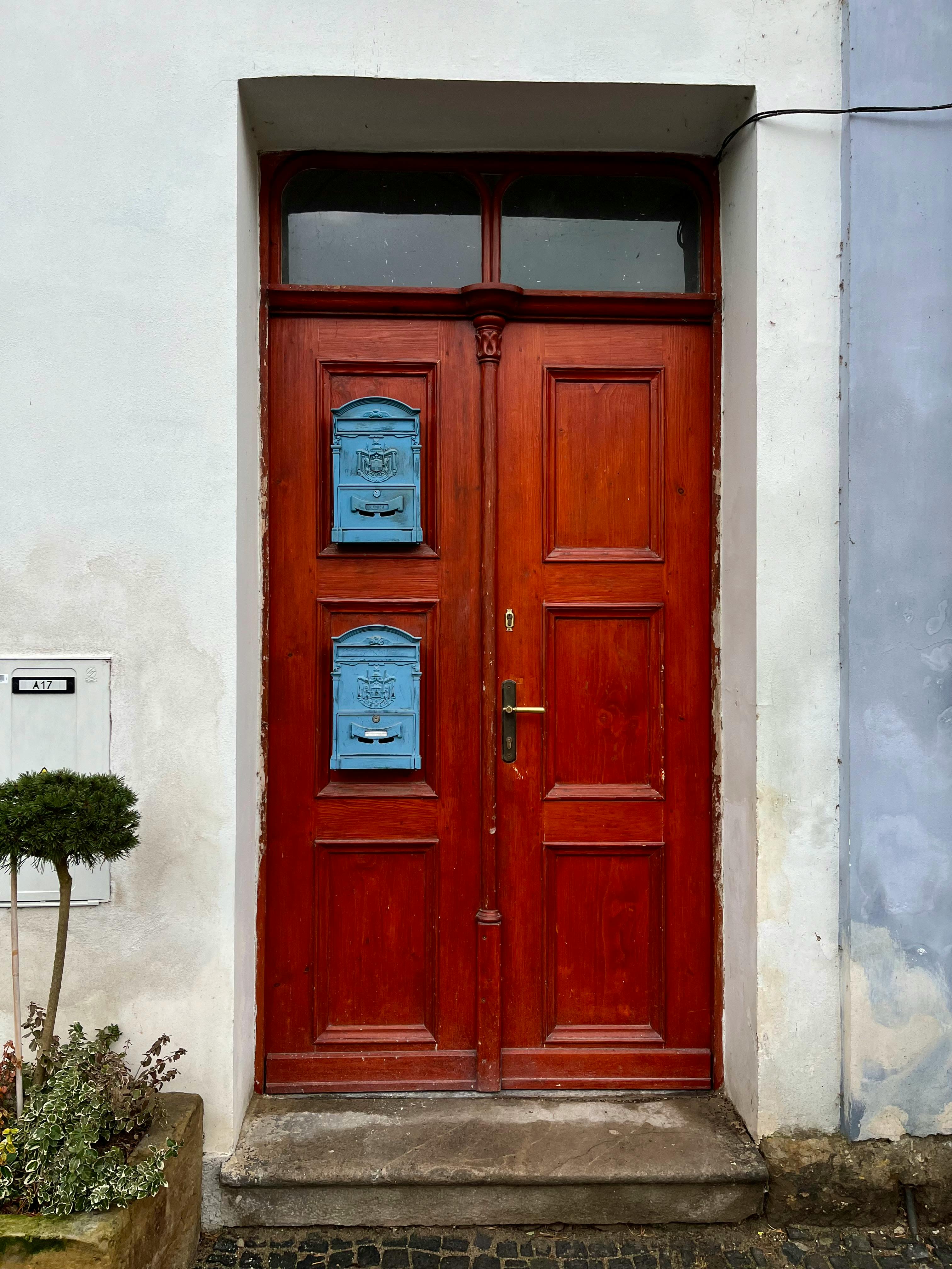 Eine geschlossene Haustür | Quelle: Pexels