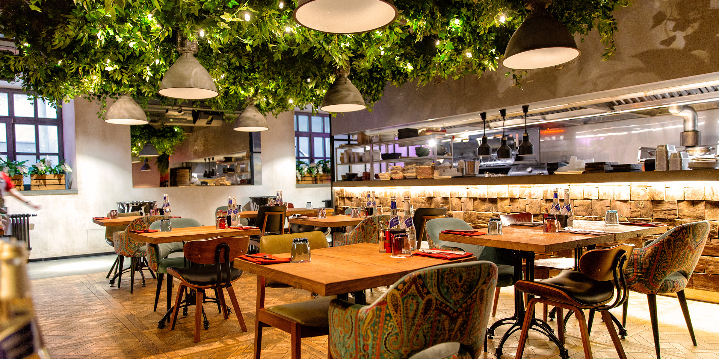 Das Innere eines Restaurants | Quelle: Shutterstock