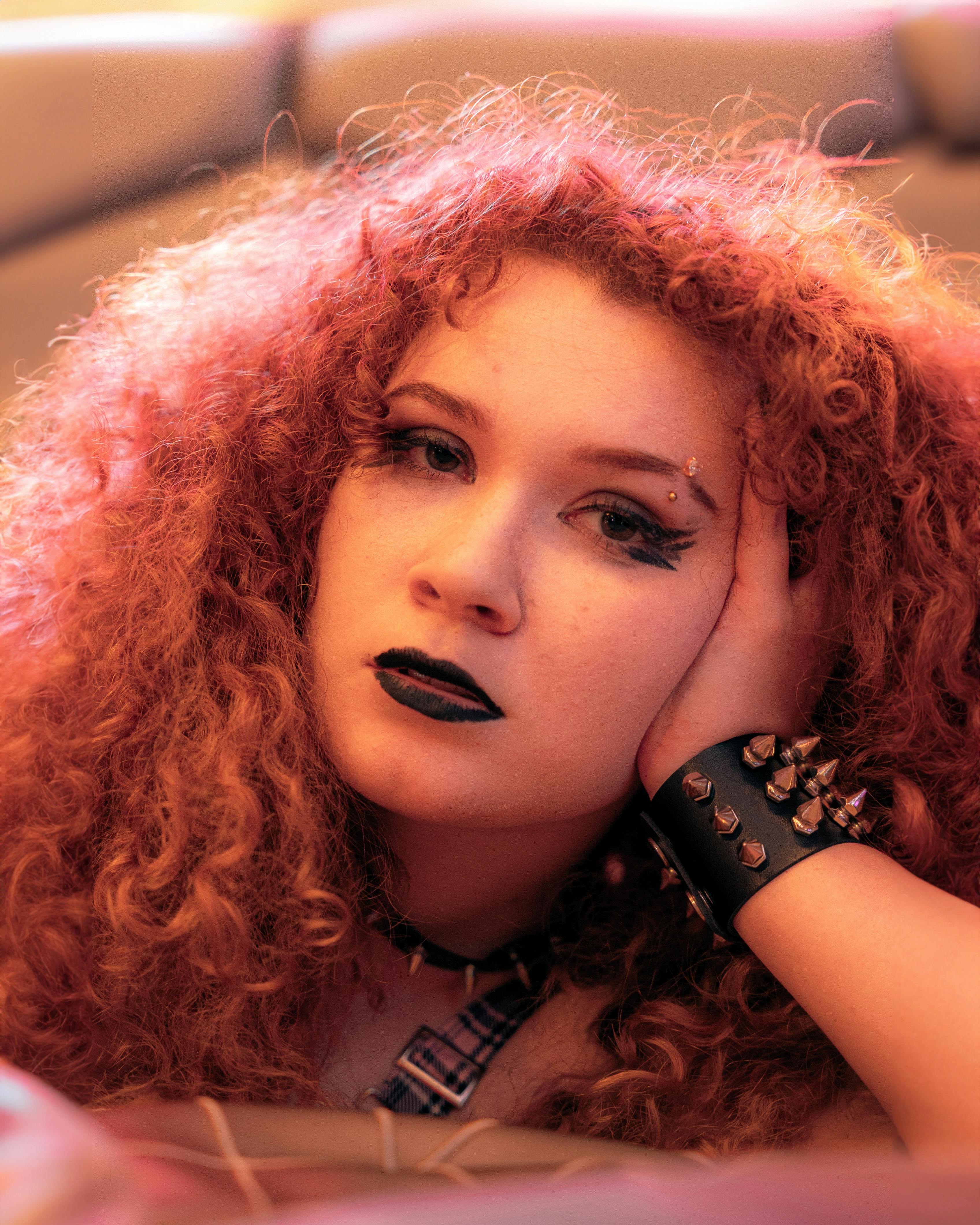 Ein rebellisches Teenager-Mädchen | Quelle: Pexels