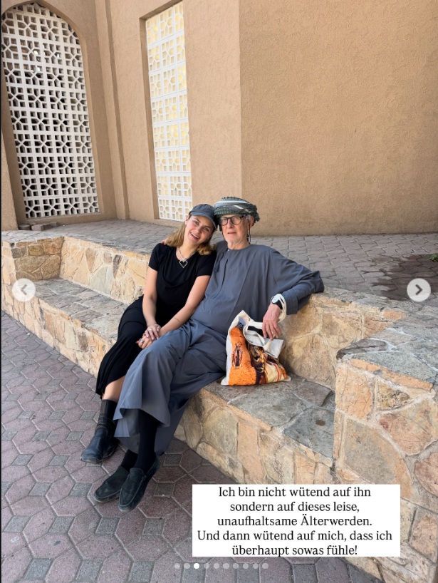 Screenshot von Elena Carrières Post, in dem sie Bilder ihrer Reise zusammen mit ihrem Vater teilt | Quelle: Instagram/elenacarriere